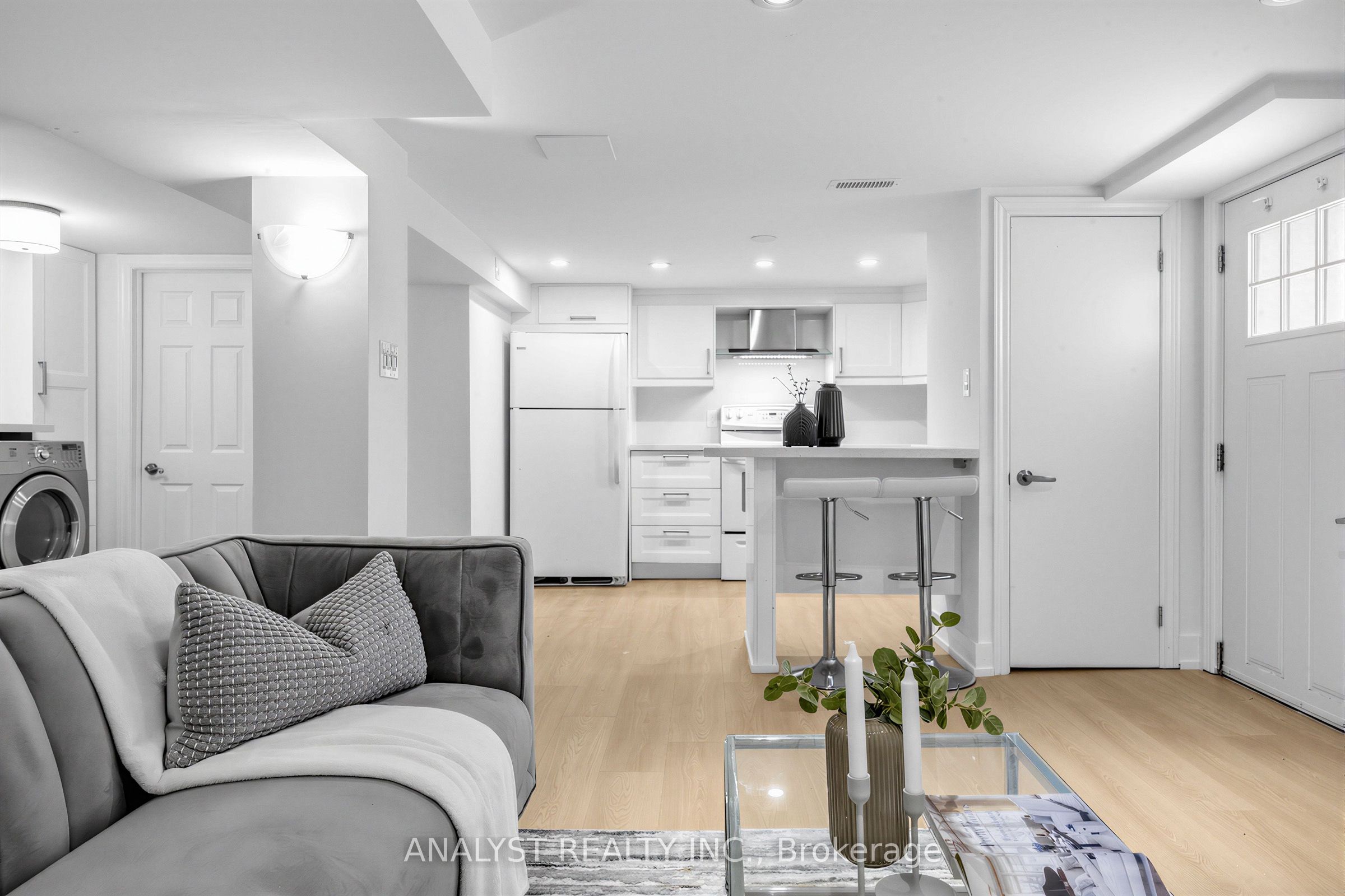 39 Chartwell Road Lower Level, Toronto, ON M8Z 4E9 photo 4