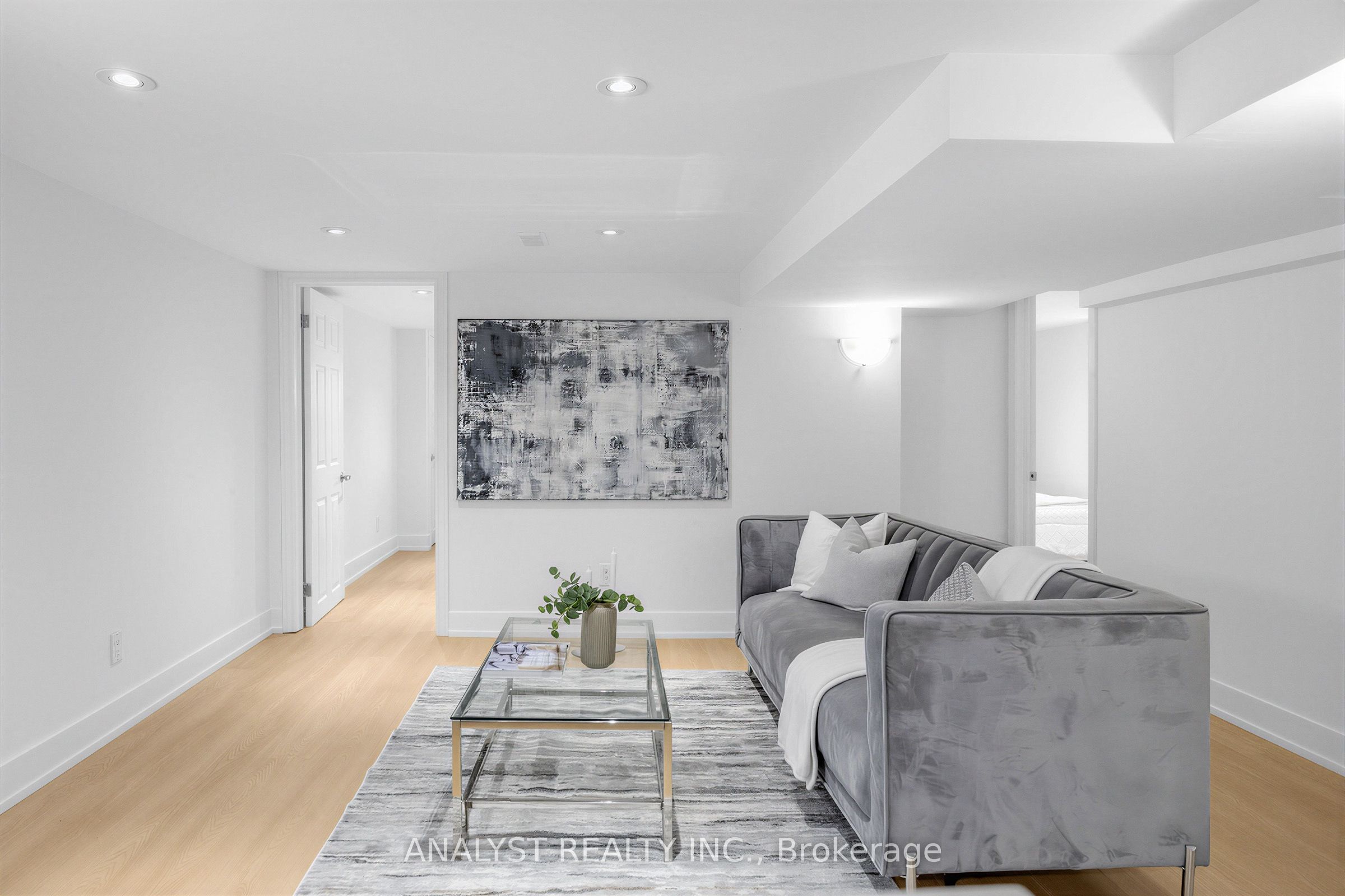 39 Chartwell Road Lower Level, Toronto, ON M8Z 4E9 photo 5