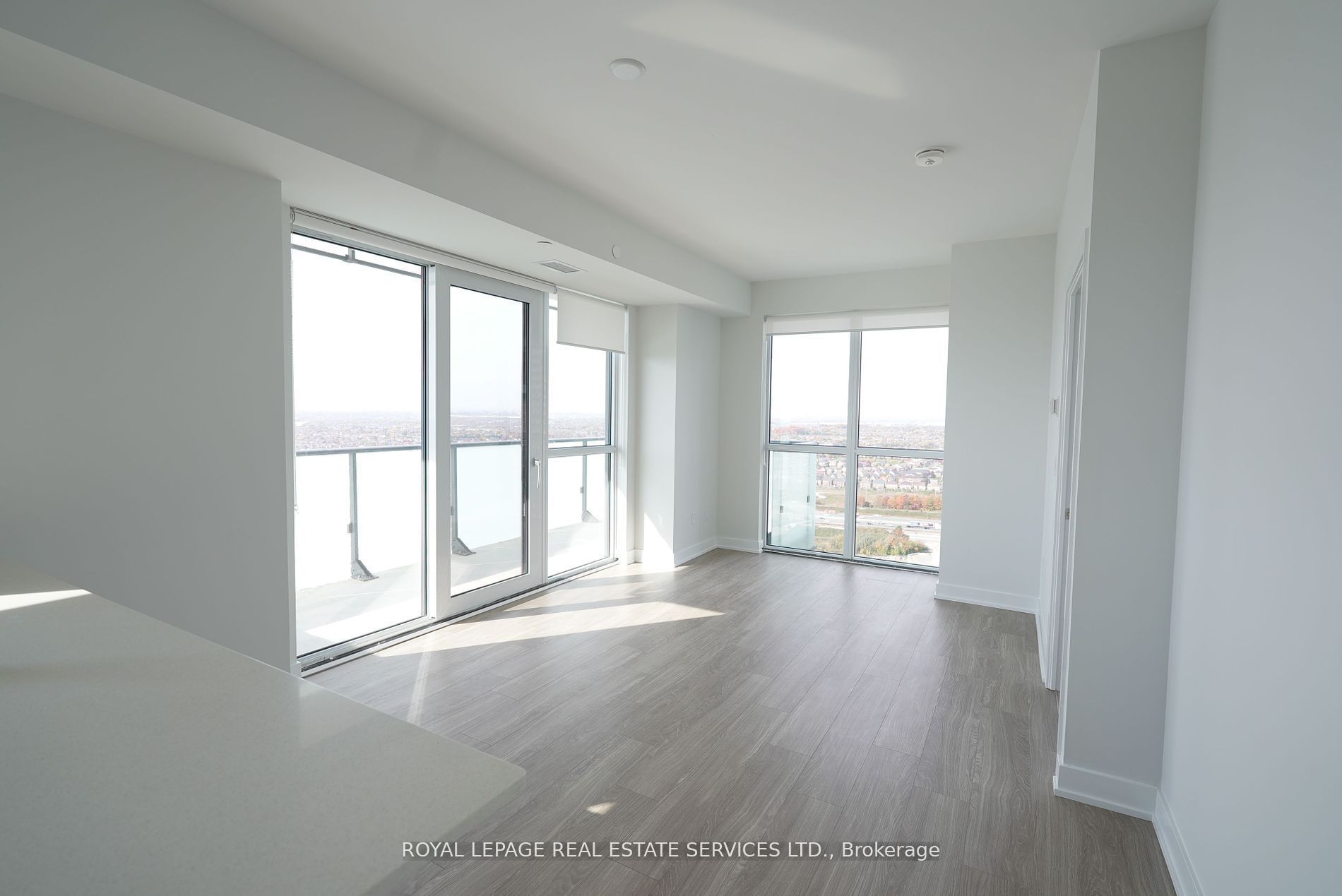 4130 Parkside Village 2701, Mississauga, ON L5B 0L7