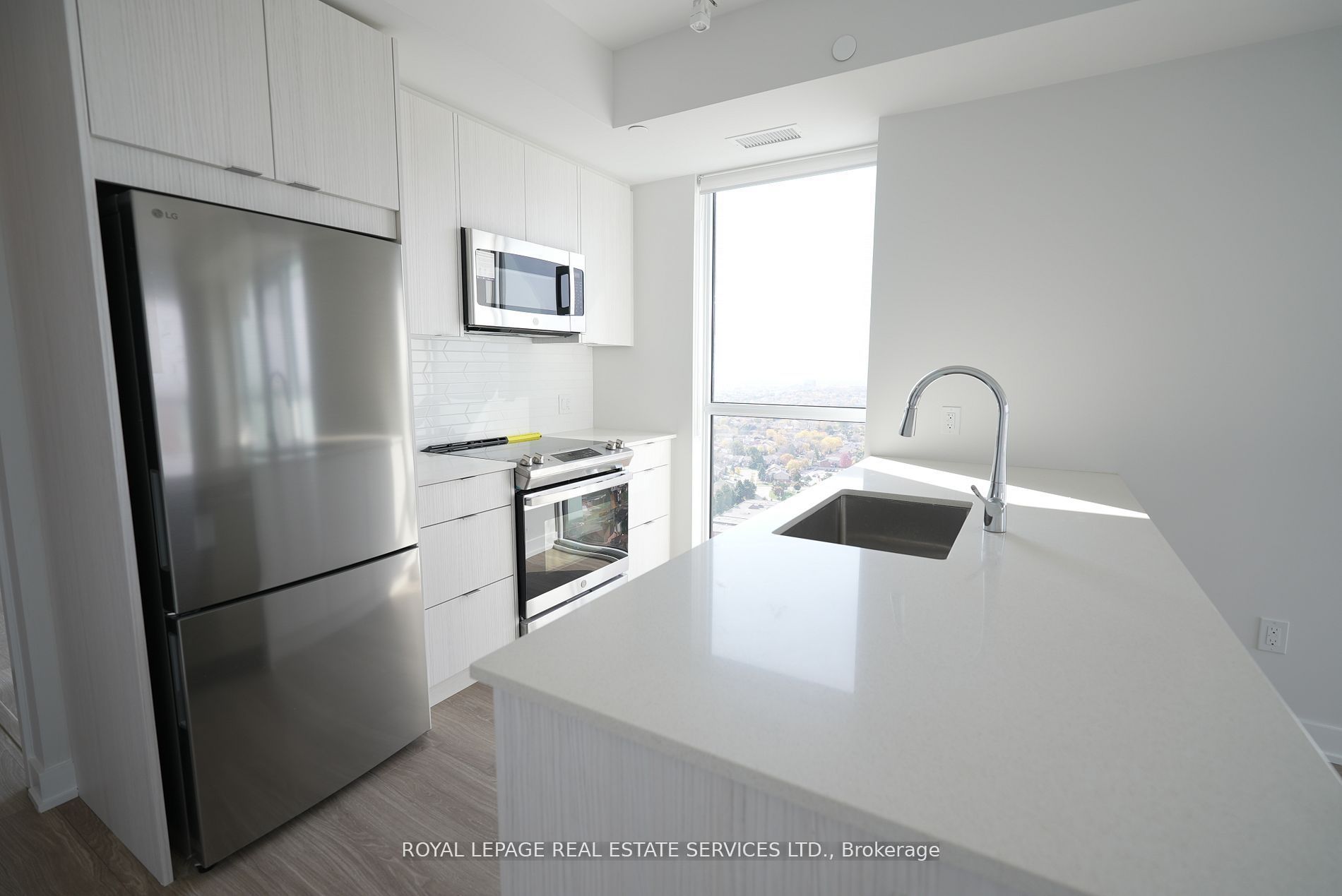 4130 Parkside Village 2701, Mississauga, ON L5B 0L7 photo 4