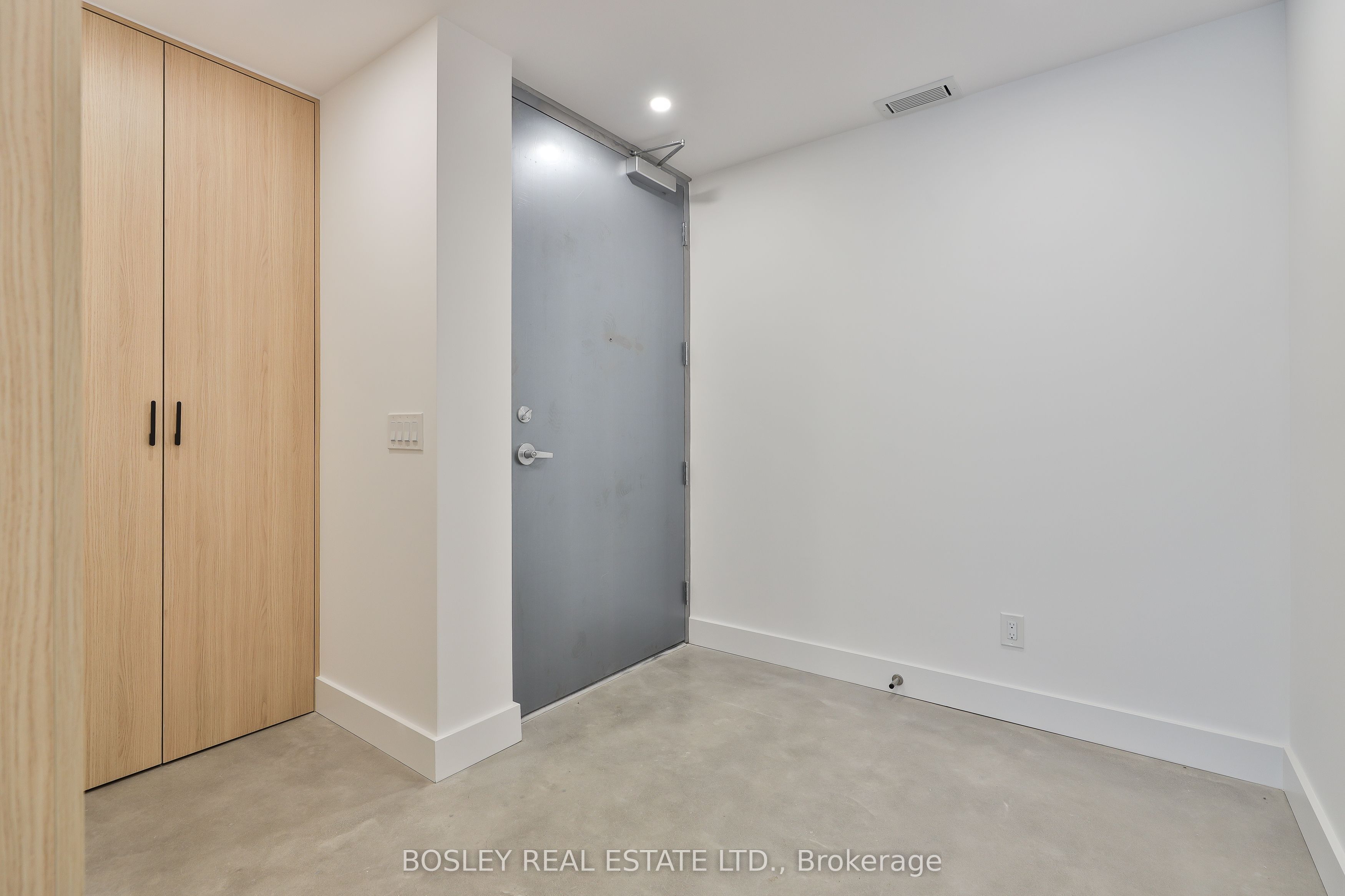 1404 Dufferin Street Laneway, Toronto, ON M6H 4C8 photo 4