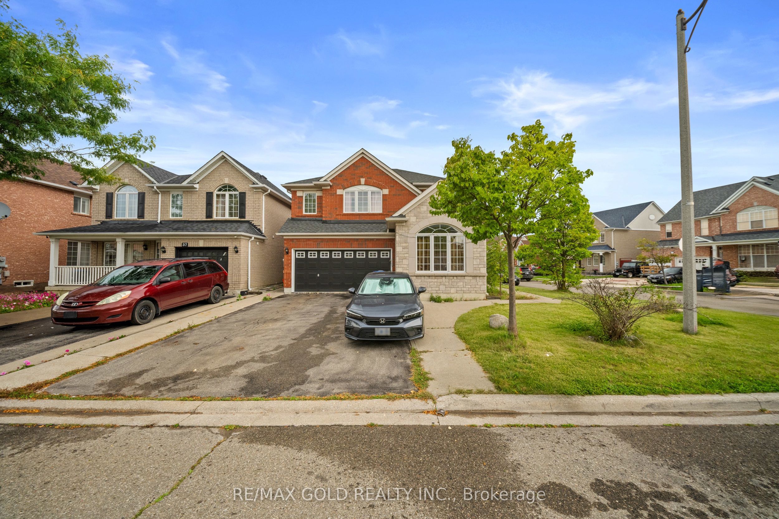 1 Slipneedle Street, Brampton, ON L6S 6L4 photo 4