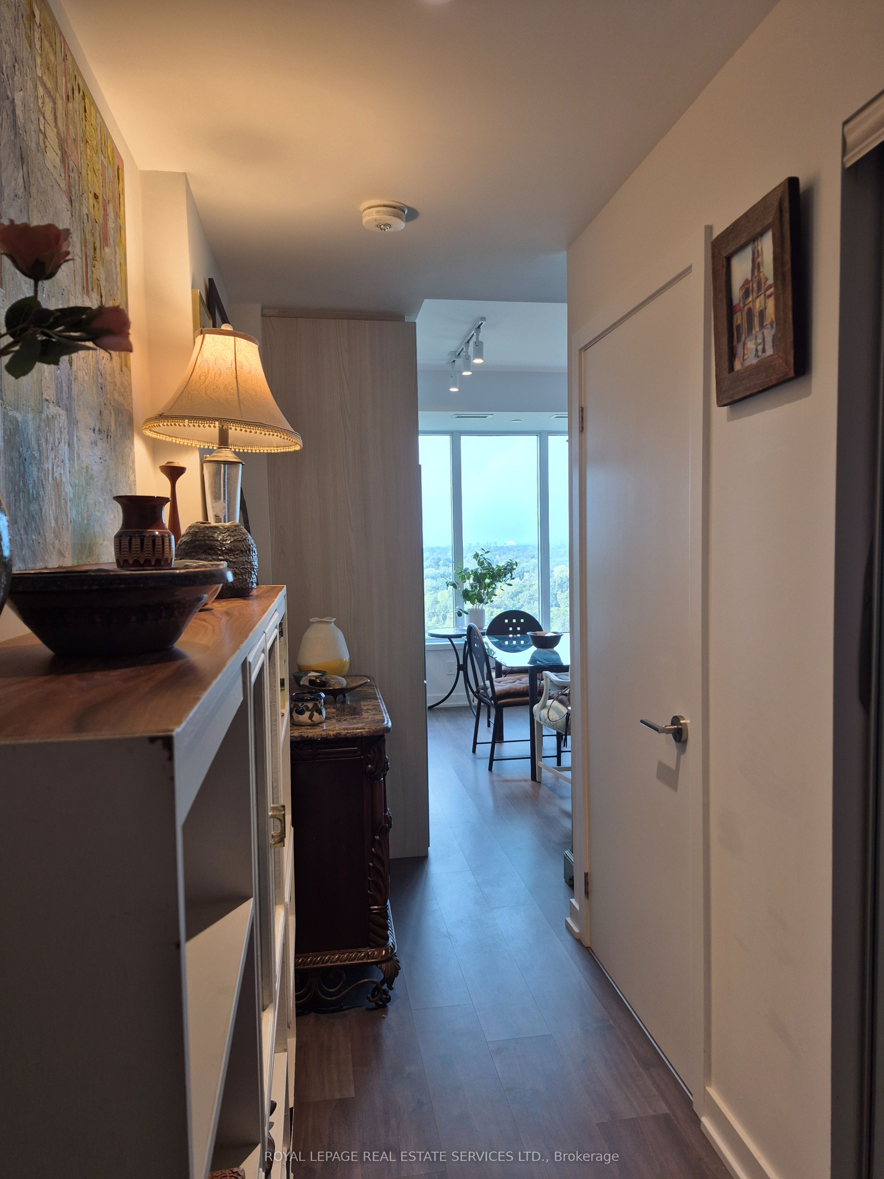 1926 Lake Shore Boulevard W 2302, Toronto, ON M6S 1A1 photo 5