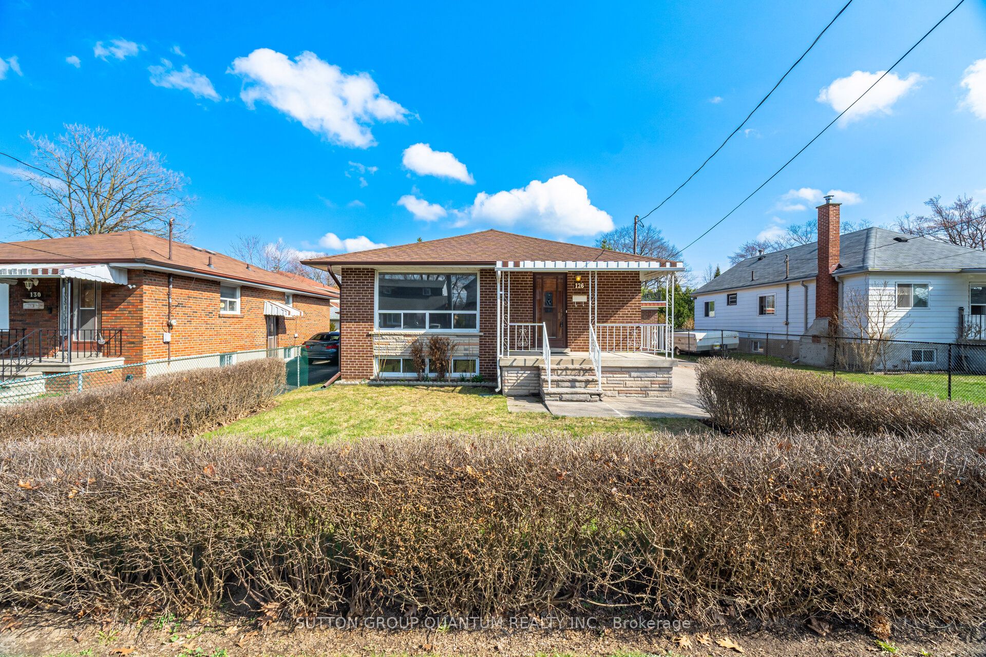 126 Angelene Street, Mississauga, ON L5G 1X2 photo 2