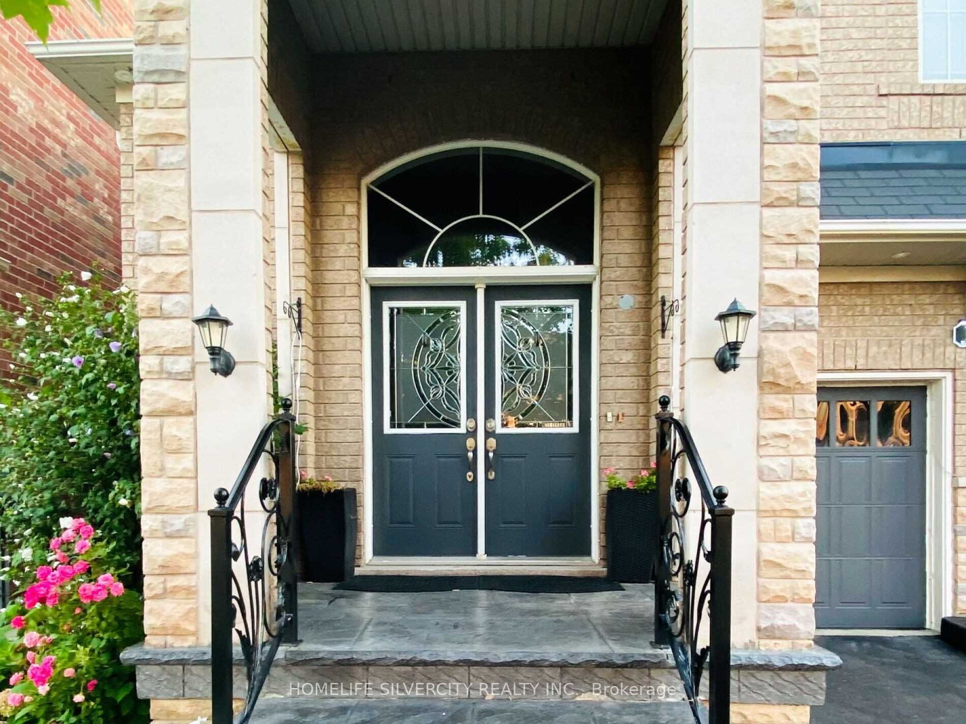 10 Bloom Drive, Brampton, ON L6P 3C2 photo 2