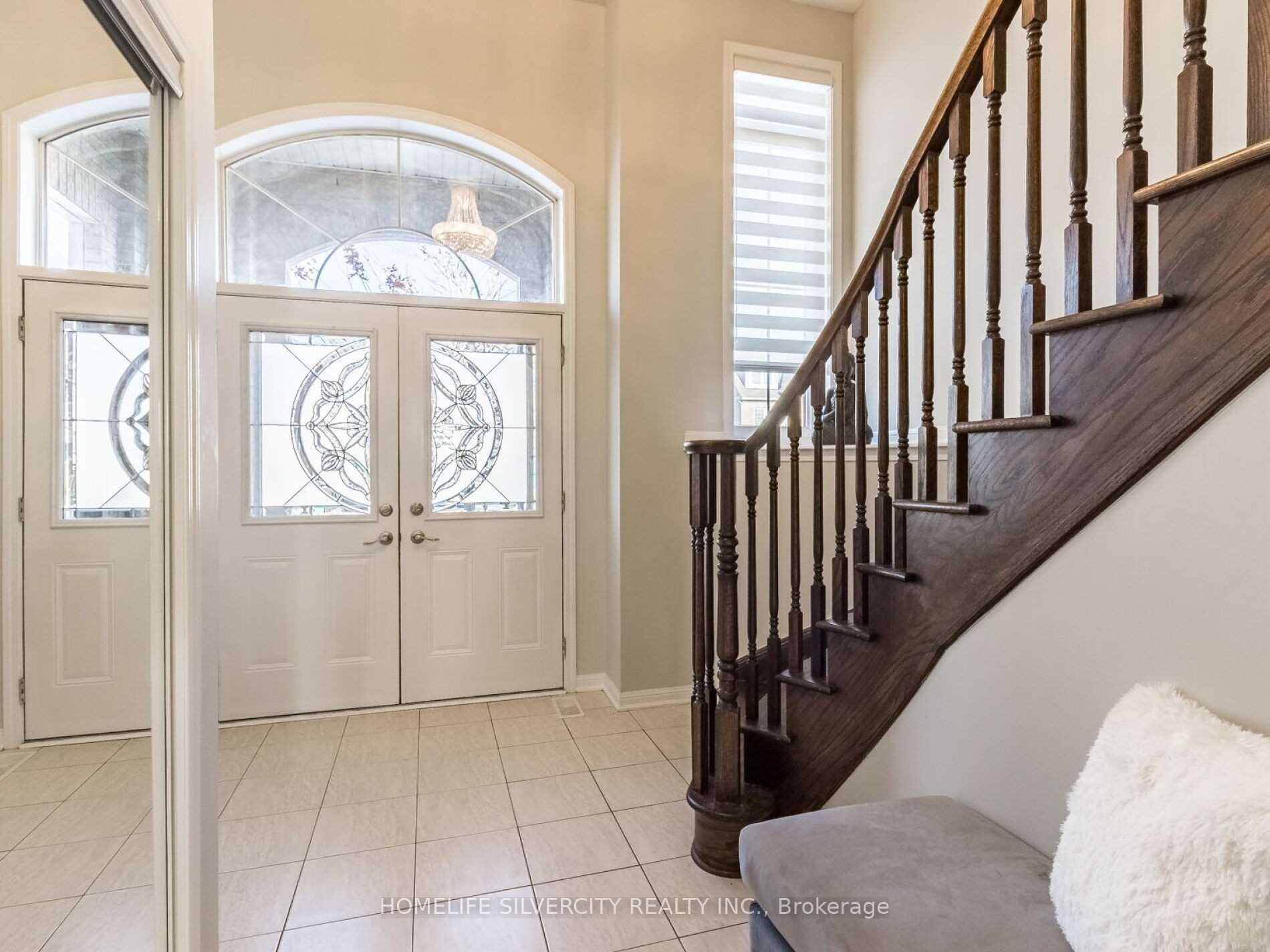 10 Bloom Drive, Brampton, ON L6P 3C2 photo 4