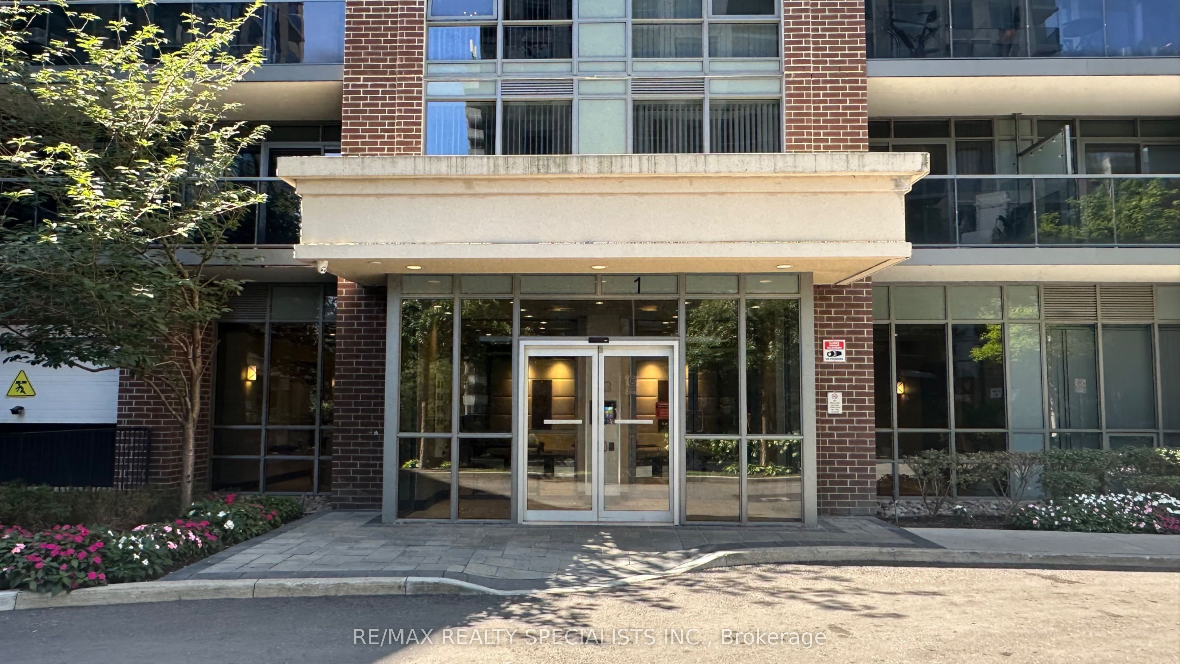 1 Michael Power Place 612, Toronto, ON M9A 0A1 photo 2