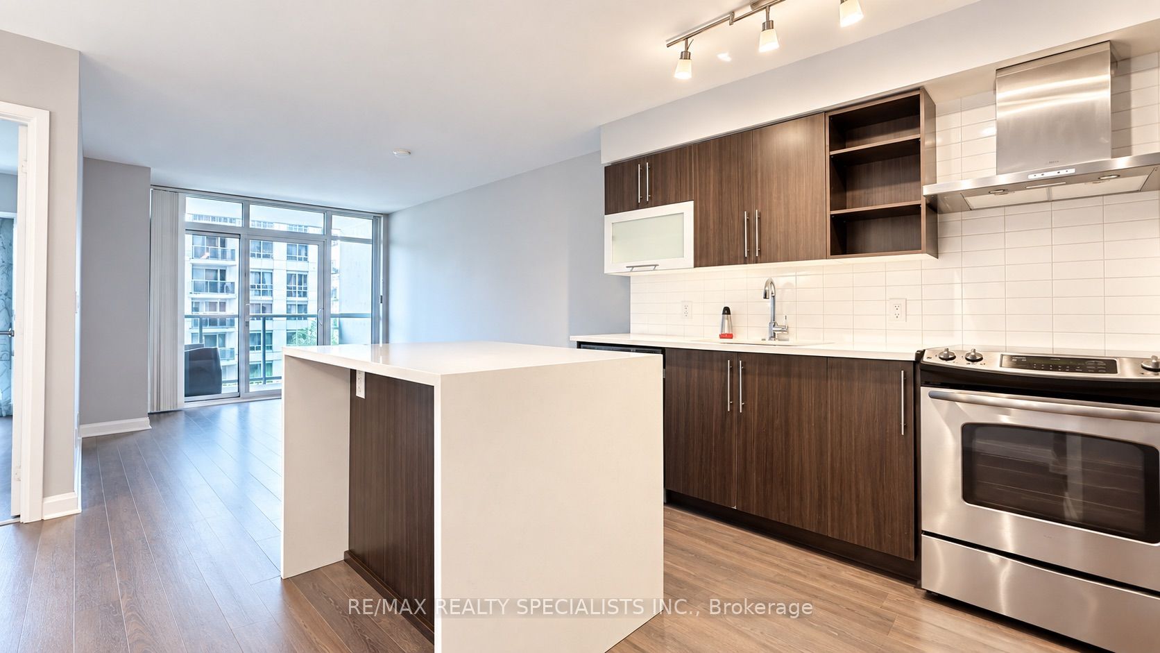 1 Michael Power Place 612, Toronto, ON M9A 0A1 photo 3