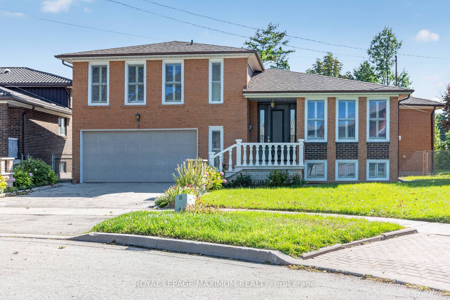 9 Urban Court, Toronto, ON M9W 5V7 photo 2