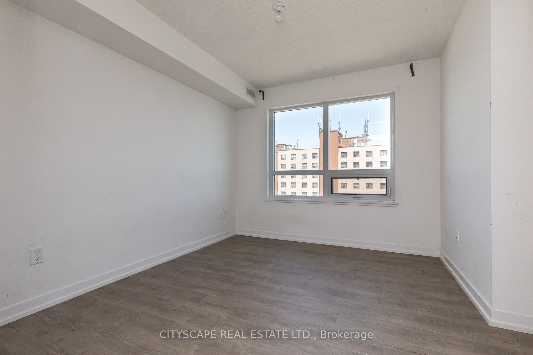 1410 Dupont Street 2304, Toronto, ON M6H 2B1 photo 2