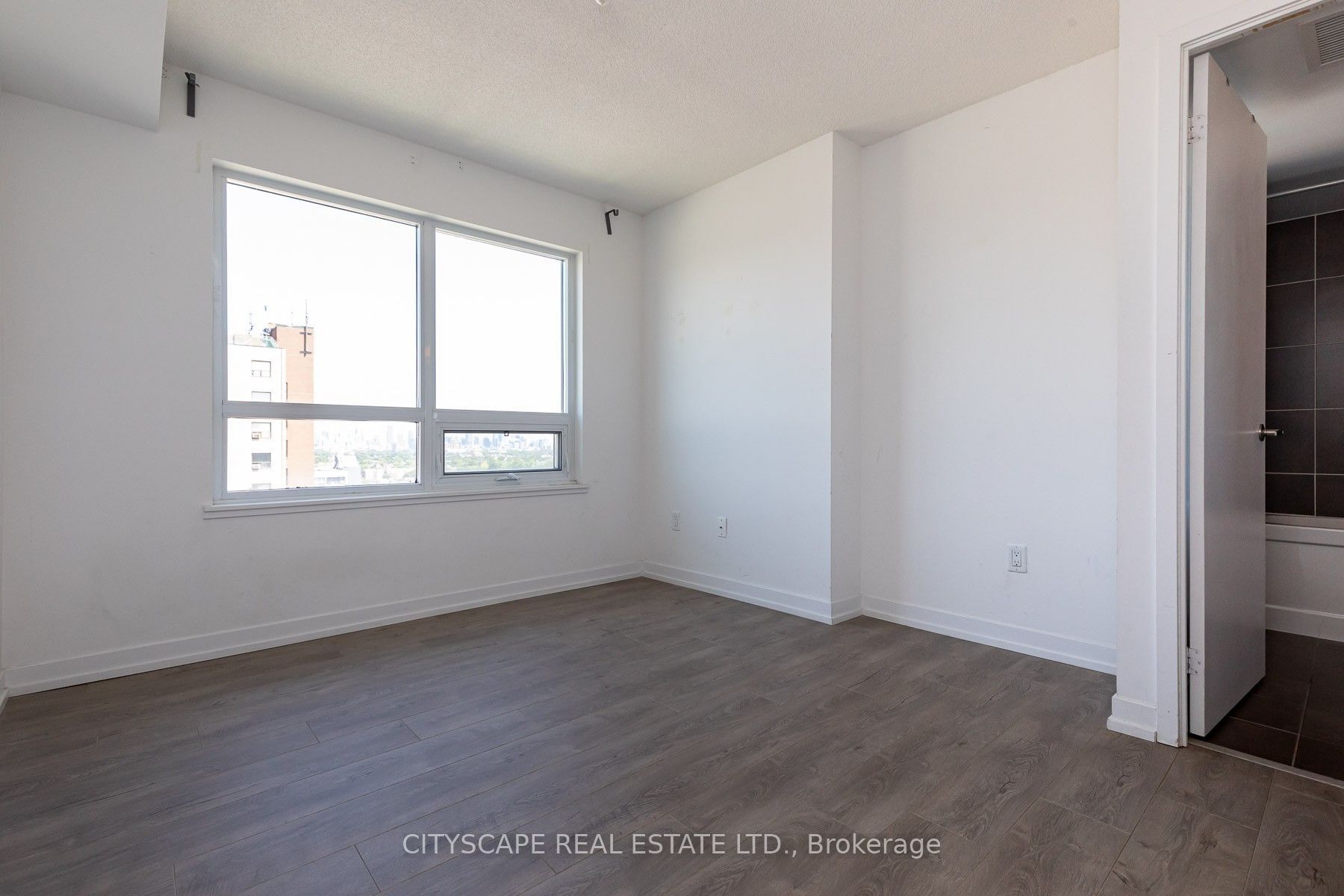 1410 Dupont Street 2304, Toronto, ON M6H 2B1 photo 5
