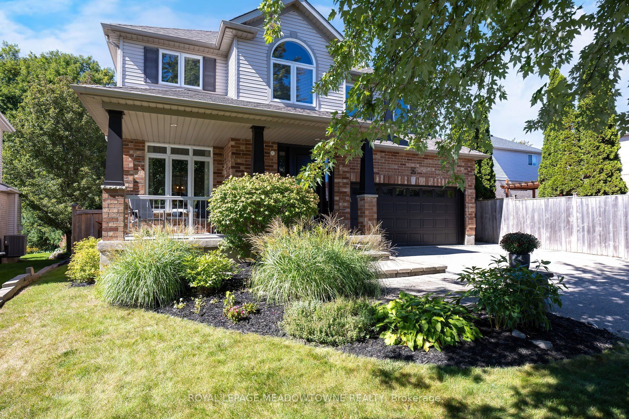 25 Salmon Way, Halton Hills, ON L7J 3B3 photo 2