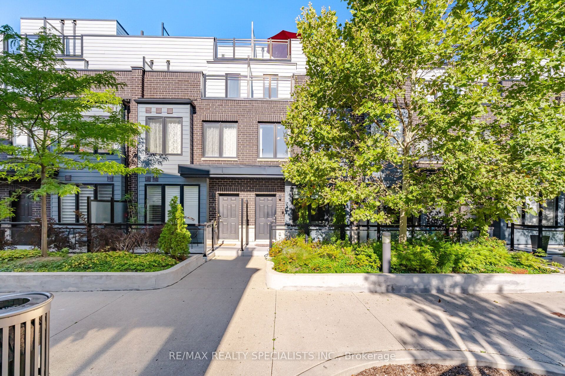 2232 Bromsgrove Road 7, Mississauga, ON L5J 0B3 photo 2