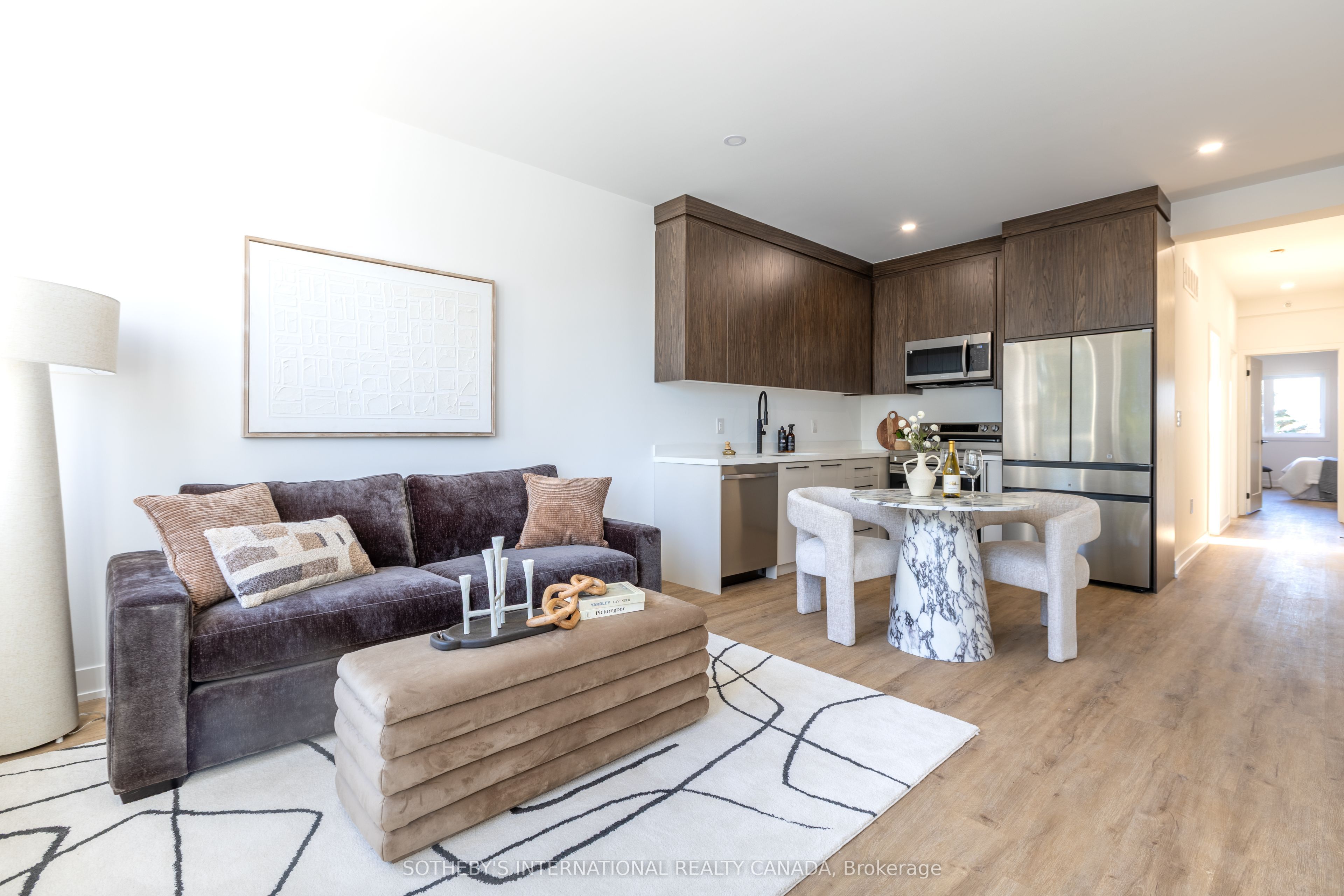 60 Cannon Road 1, Toronto, ON M8Y 1S1 photo 2