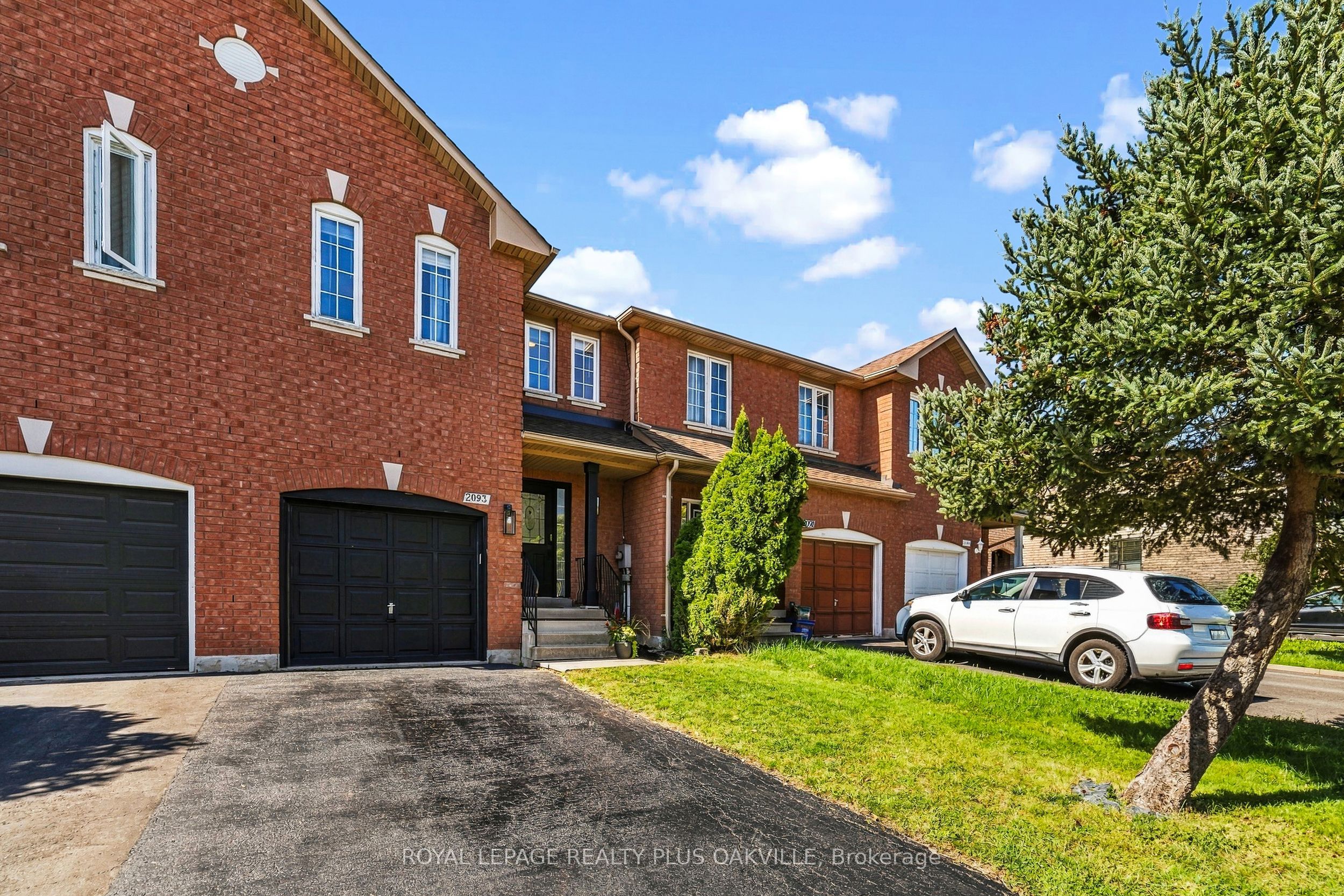 2093 Golden Orchard Trail, Oakville, ON L6M 3W8 photo 2
