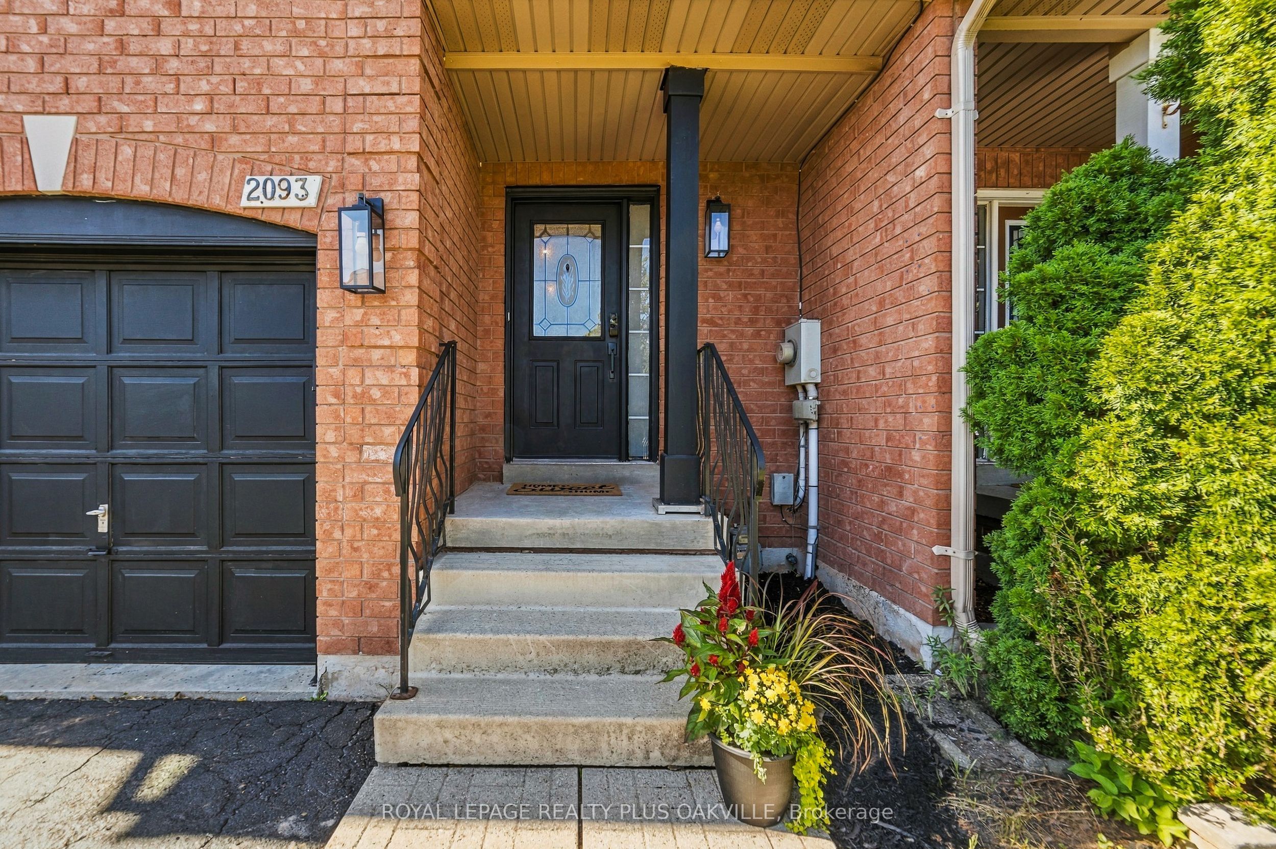 2093 Golden Orchard Trail, Oakville, ON L6M 3W8 photo 3