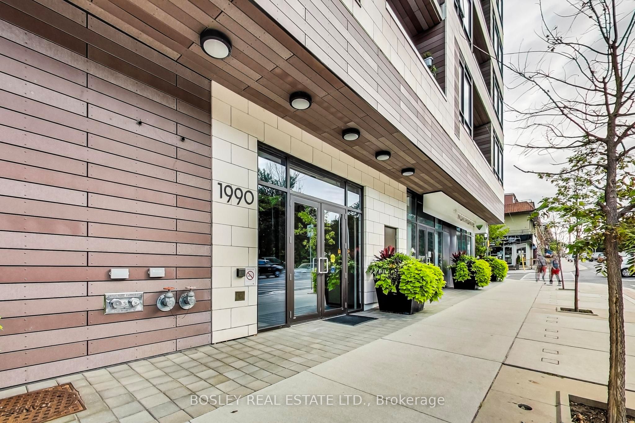 1990 Bloor Street W 210, Toronto, ON M6P 3L1 photo 2