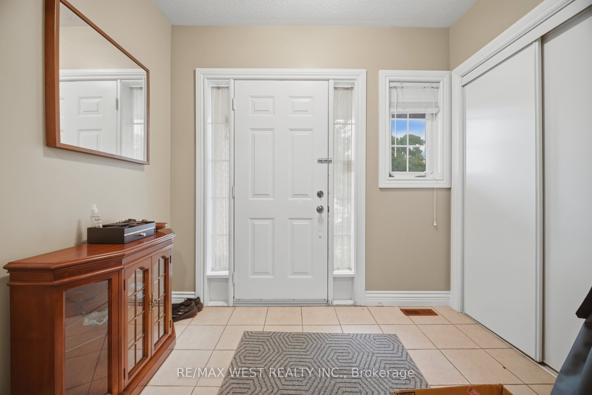 6409 Torre Drive Upper, Mississauga, ON L5V 2S5 photo 2