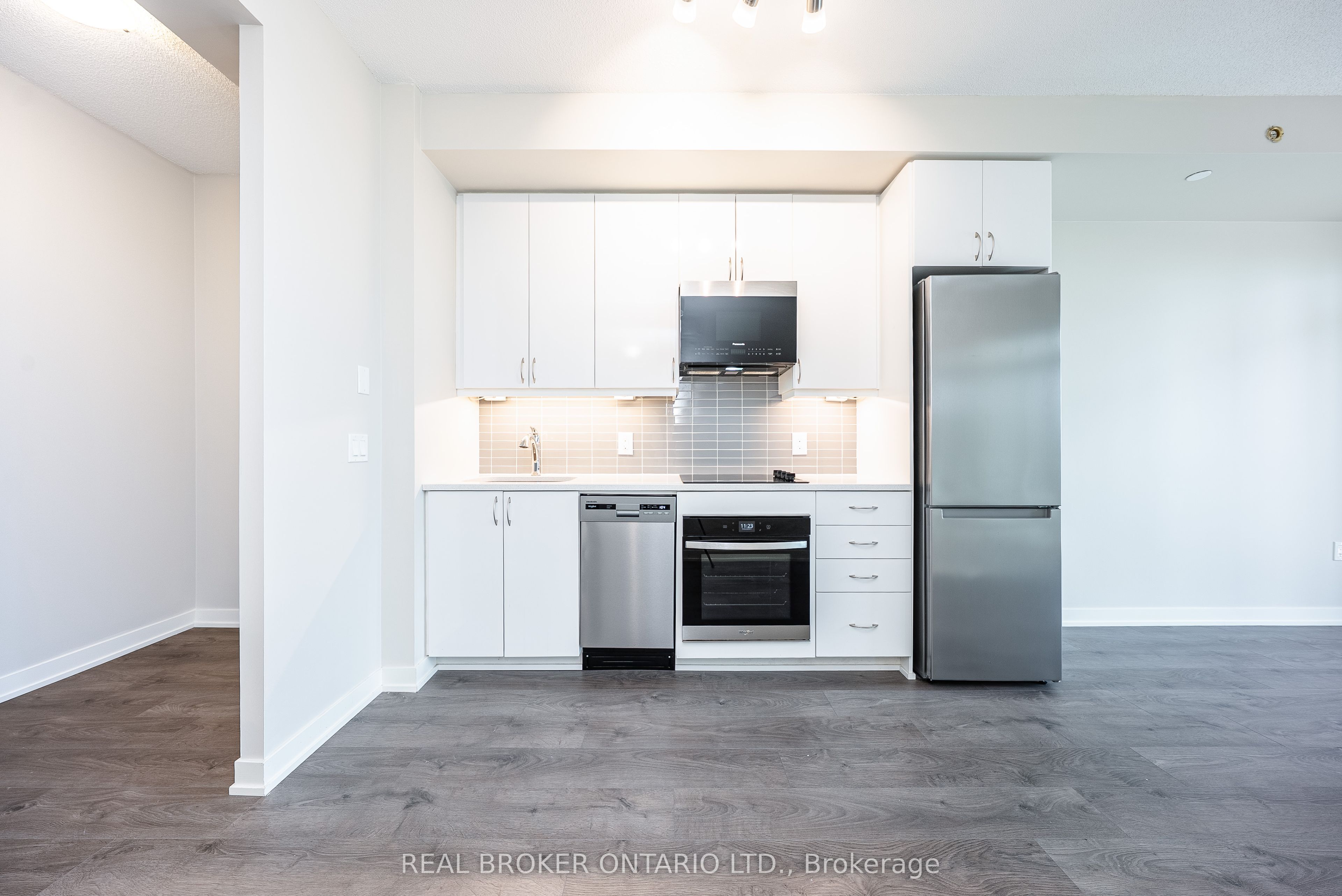 38 Annie Craig Drive 1707, Toronto, ON M8V 0G9 photo 2