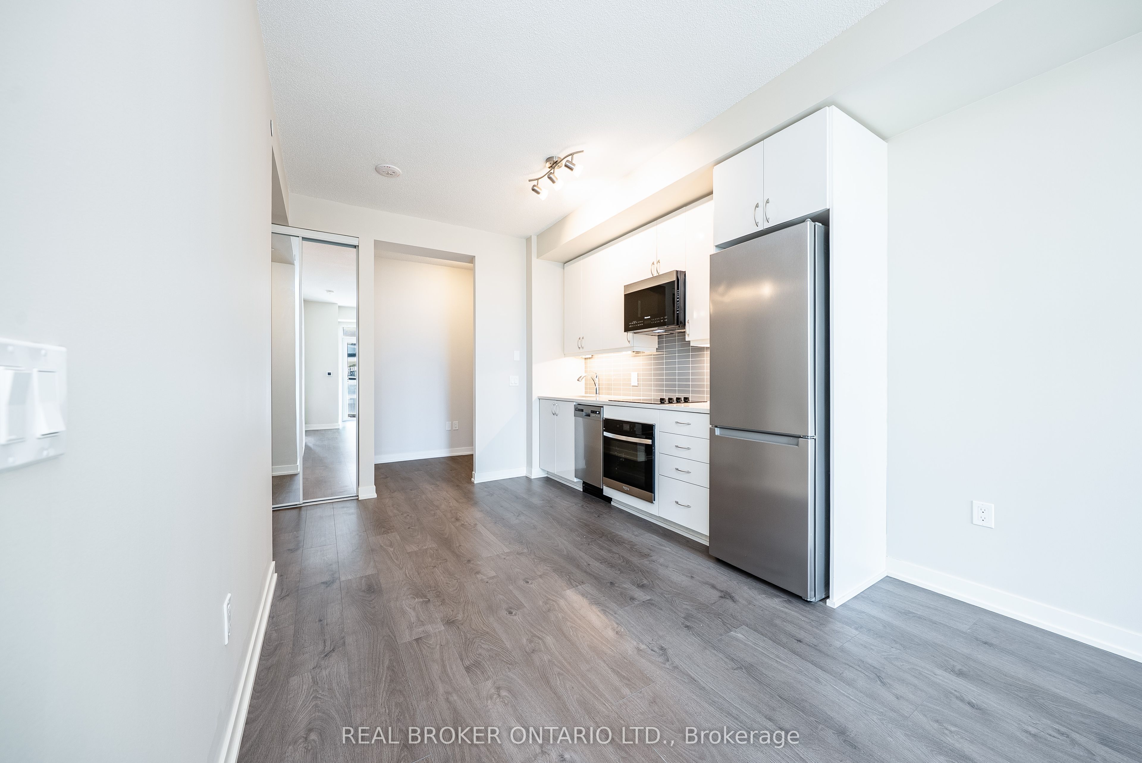 38 Annie Craig Drive 1707, Toronto, ON M8V 0G9 photo 3