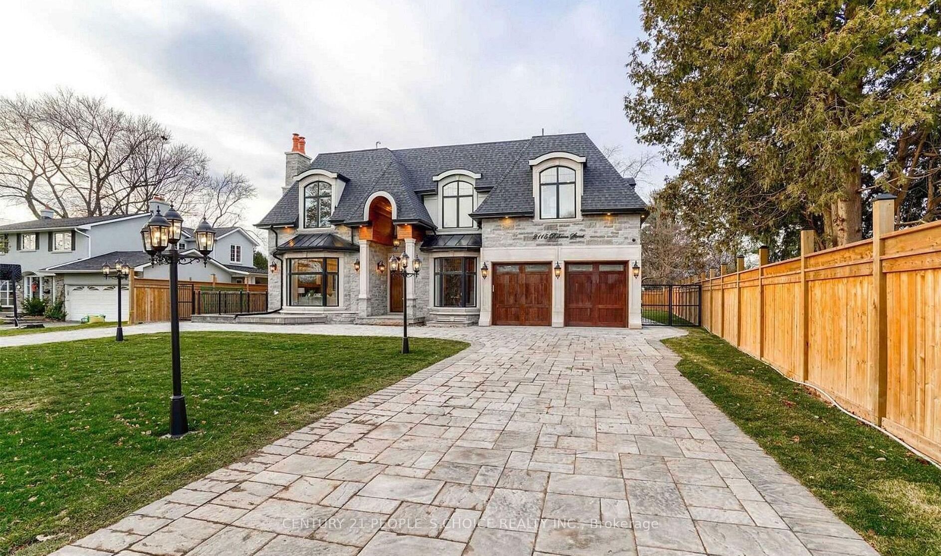 2115 Rebecca Street, Oakville, ON L6L 2A4 photo 2