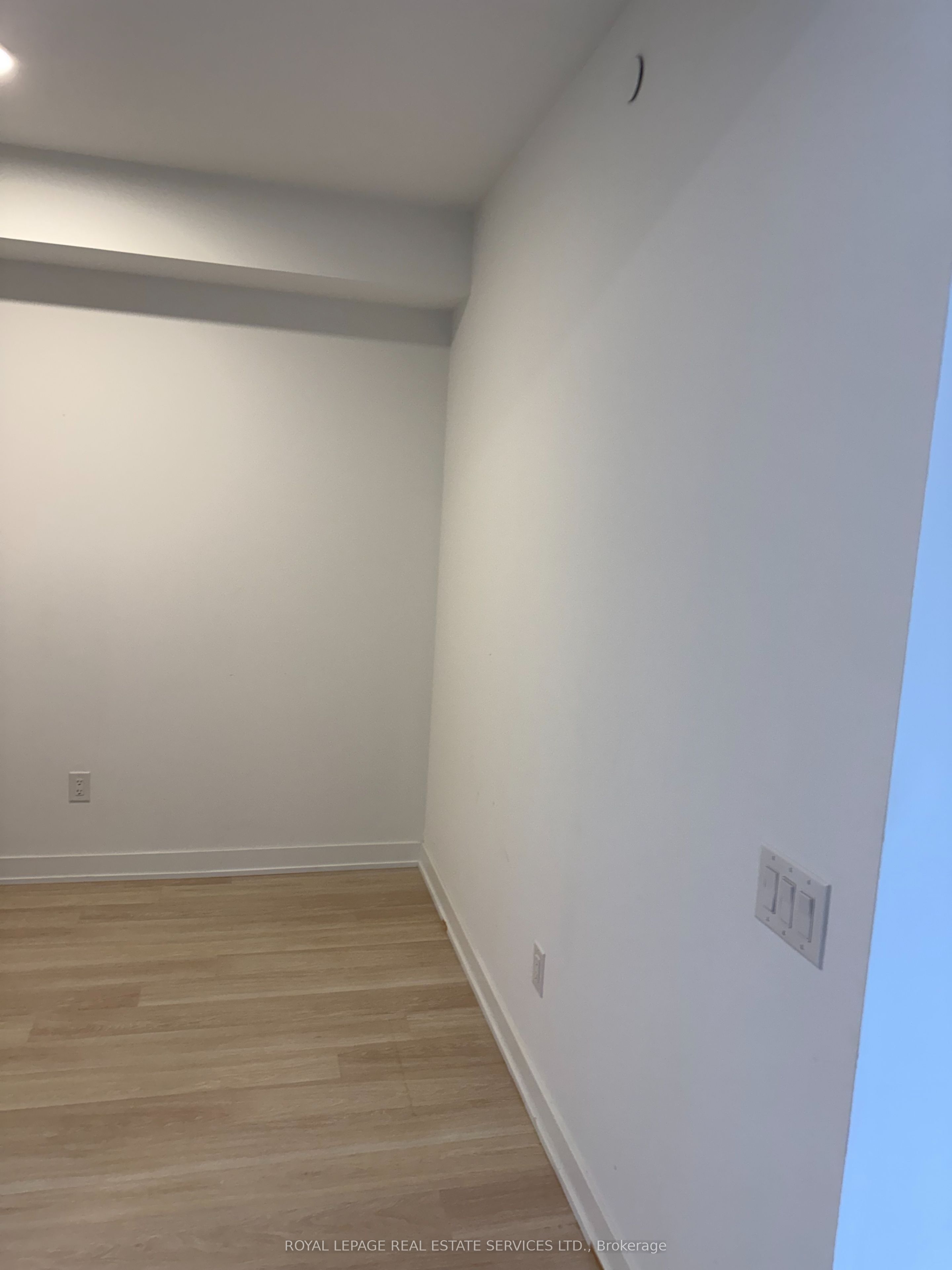 5105 Hurontario Street 309, Mississauga, ON L4Z 0C9 photo 2