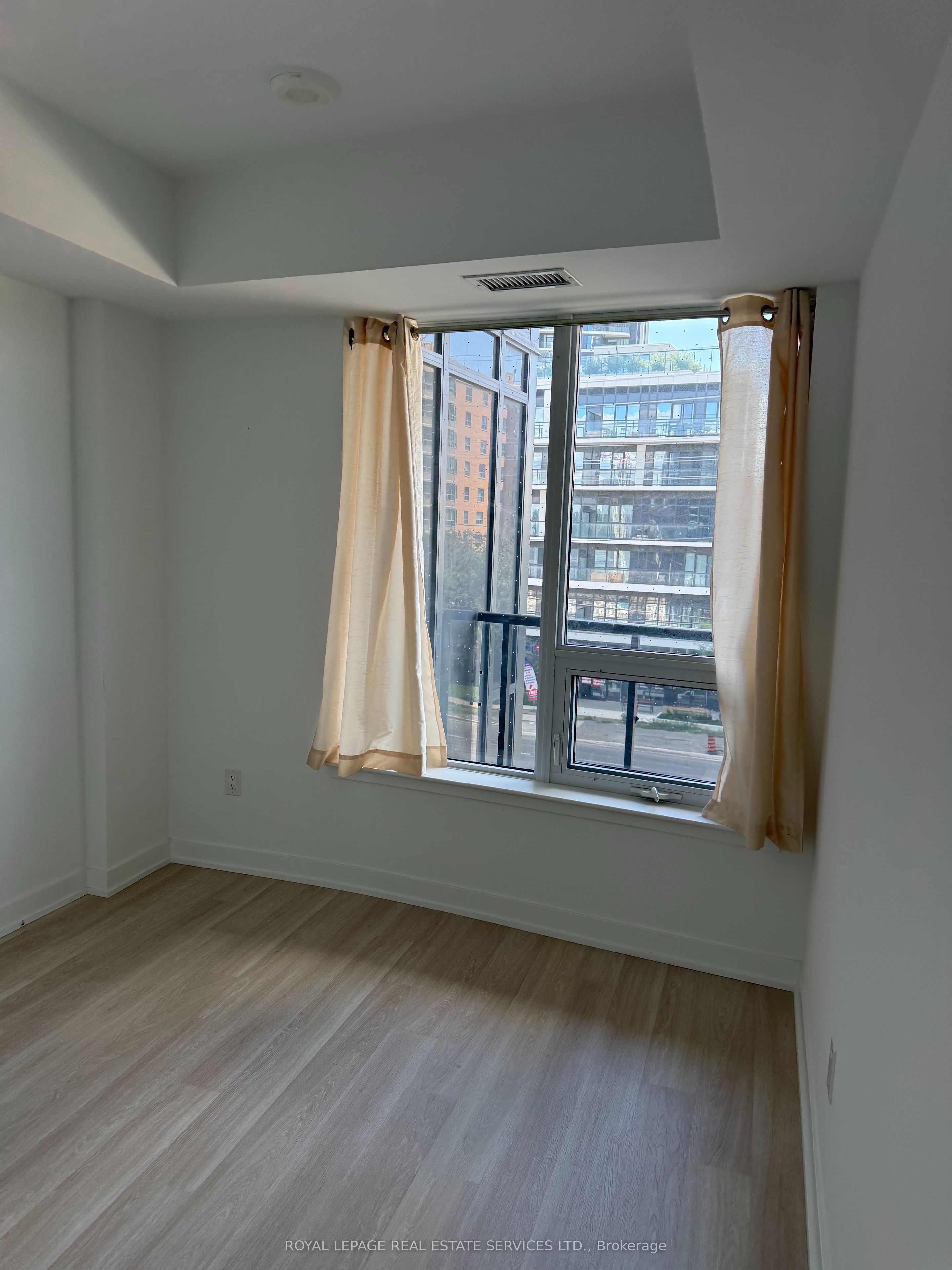 5105 Hurontario Street 309, Mississauga, ON L4Z 0C9 photo 3