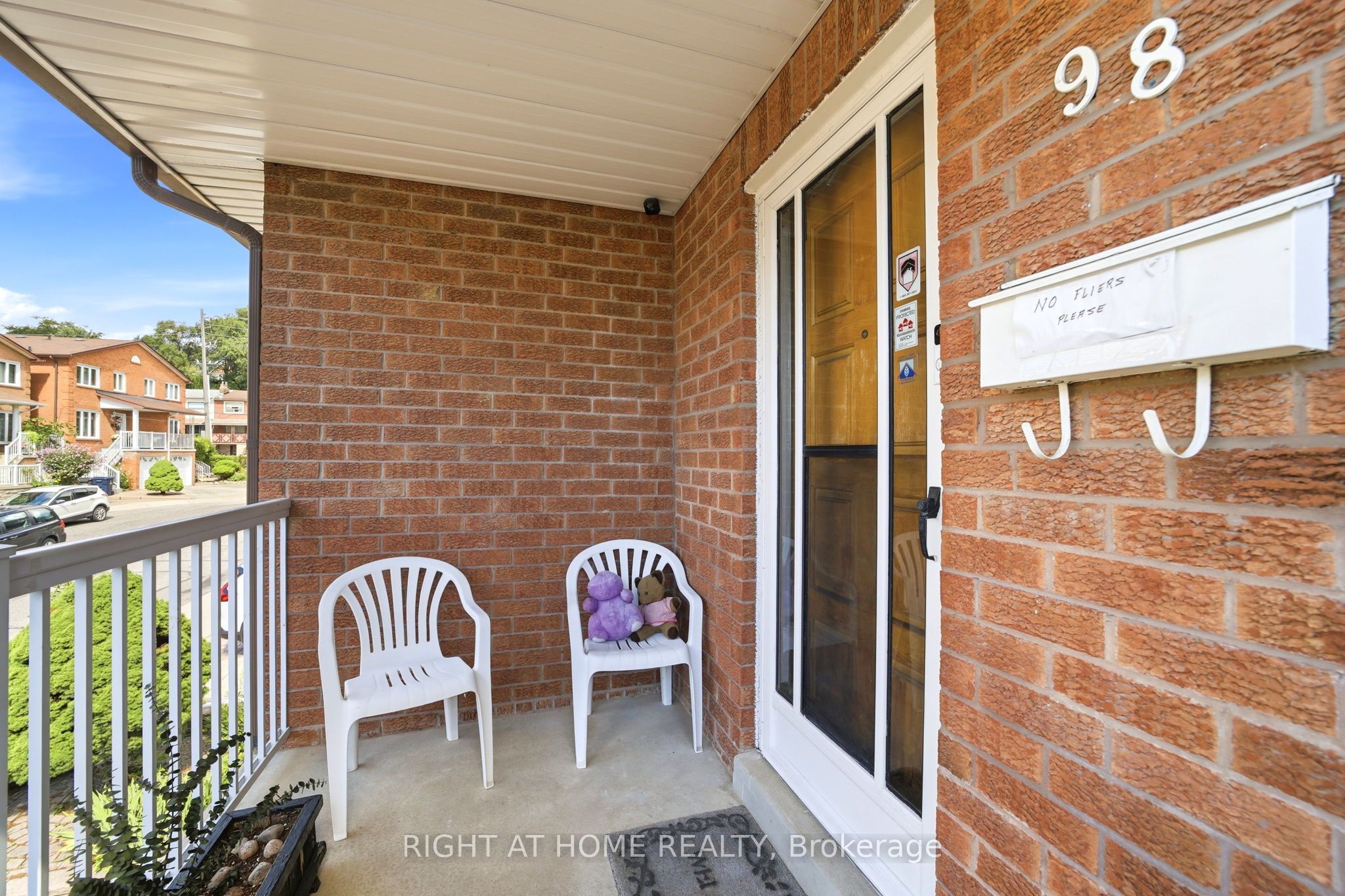 98 Beaver Terrace, Toronto, ON M6H 4G8 photo 5