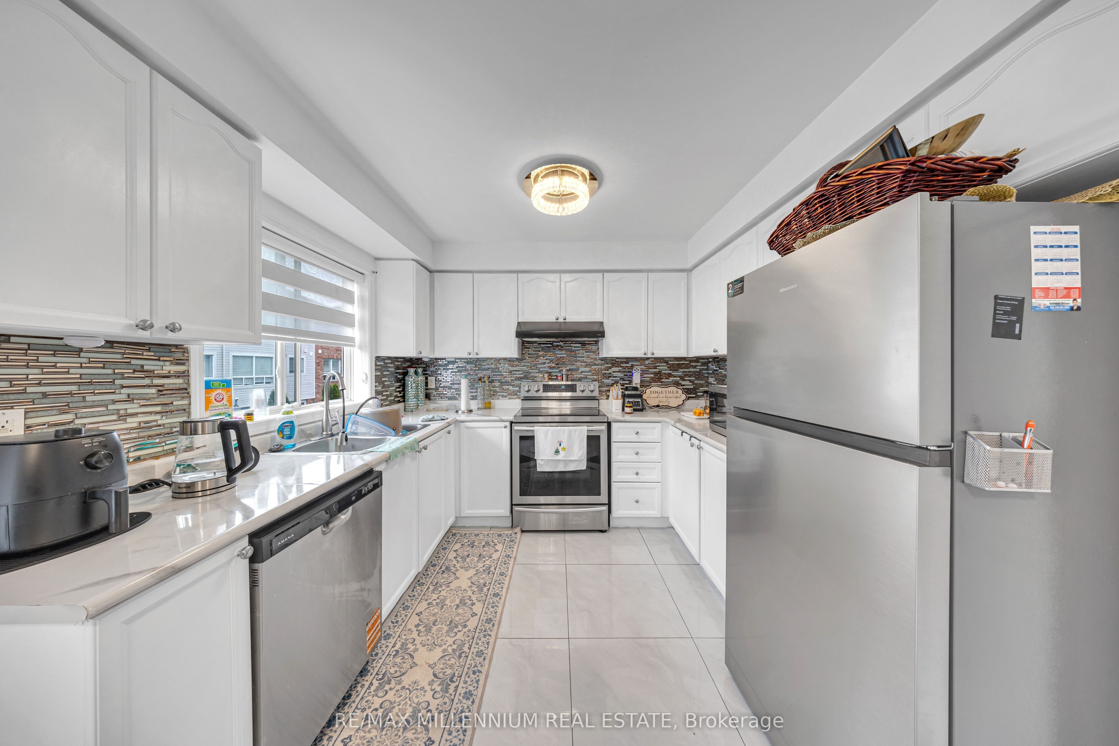 39 Decker Hollow Circle, Brampton, ON L6X 0K9 photo 2