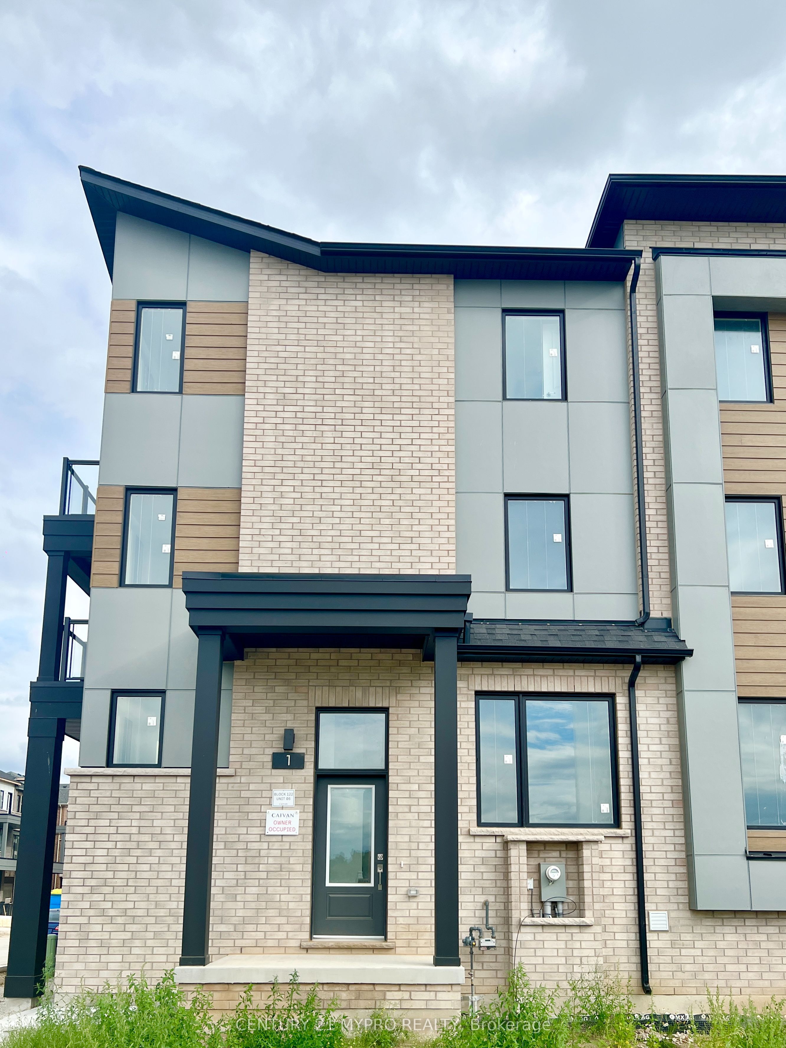 1 Thornbird Crescent, Brampton, ON L6V 3N5 photo 2