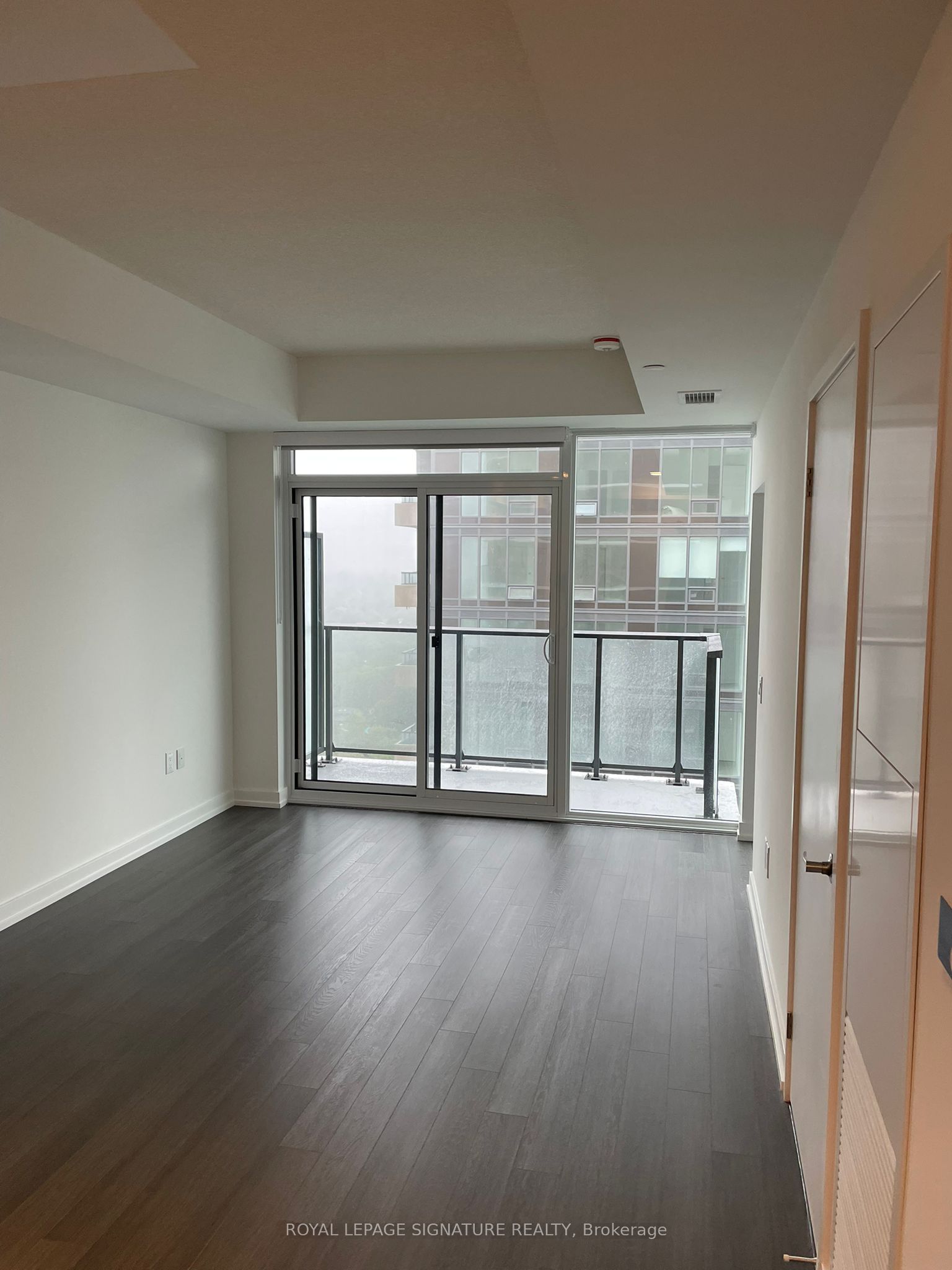 4010 Eglinton Avenue W 2216, Toronto, ON M9A 0G5 photo 3