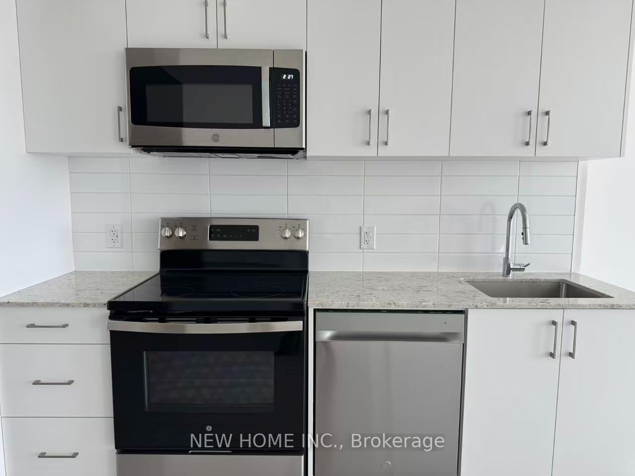 4010 Eglinton Avenue 1711, Toronto, ON M9A 0G5 photo 2