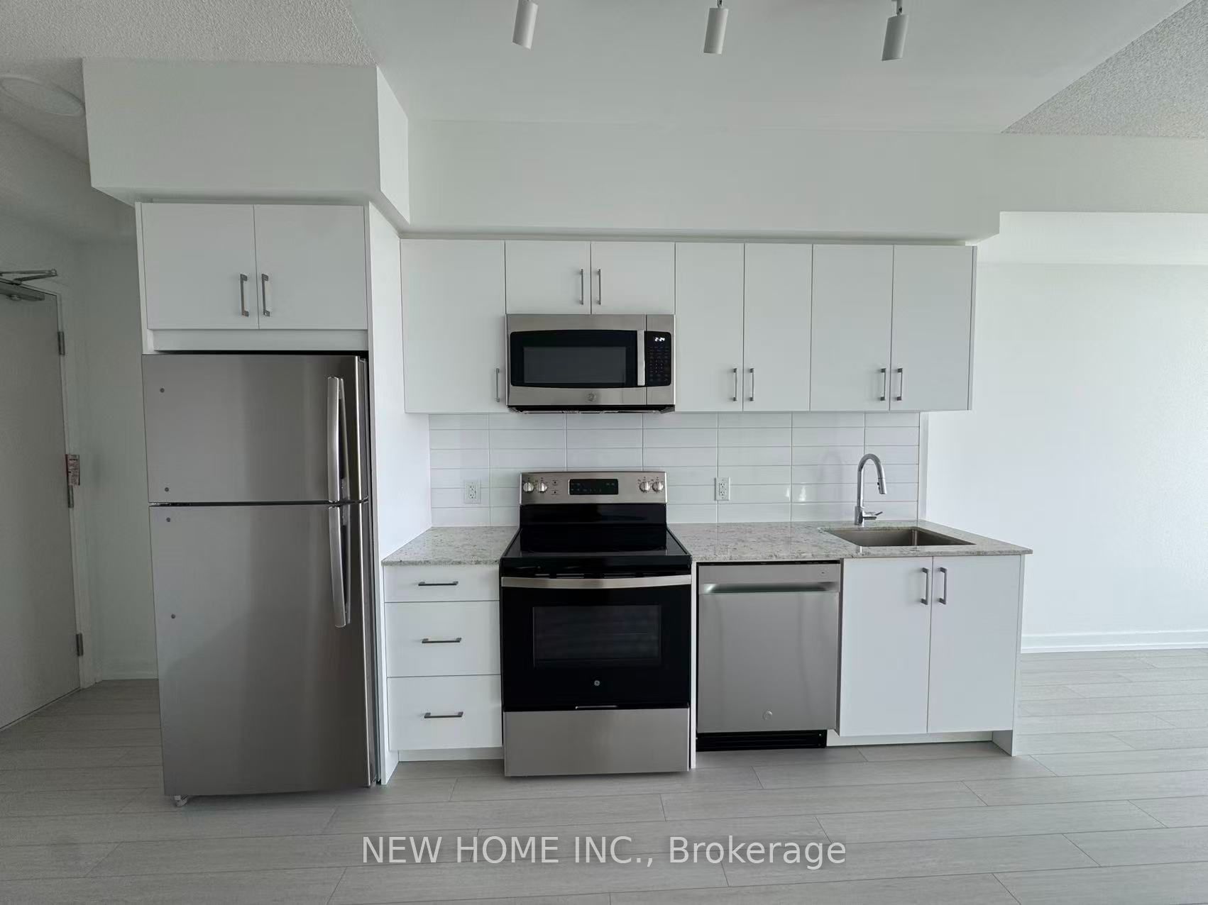 4010 Eglinton Avenue 1711, Toronto, ON M9A 0G5 photo 3