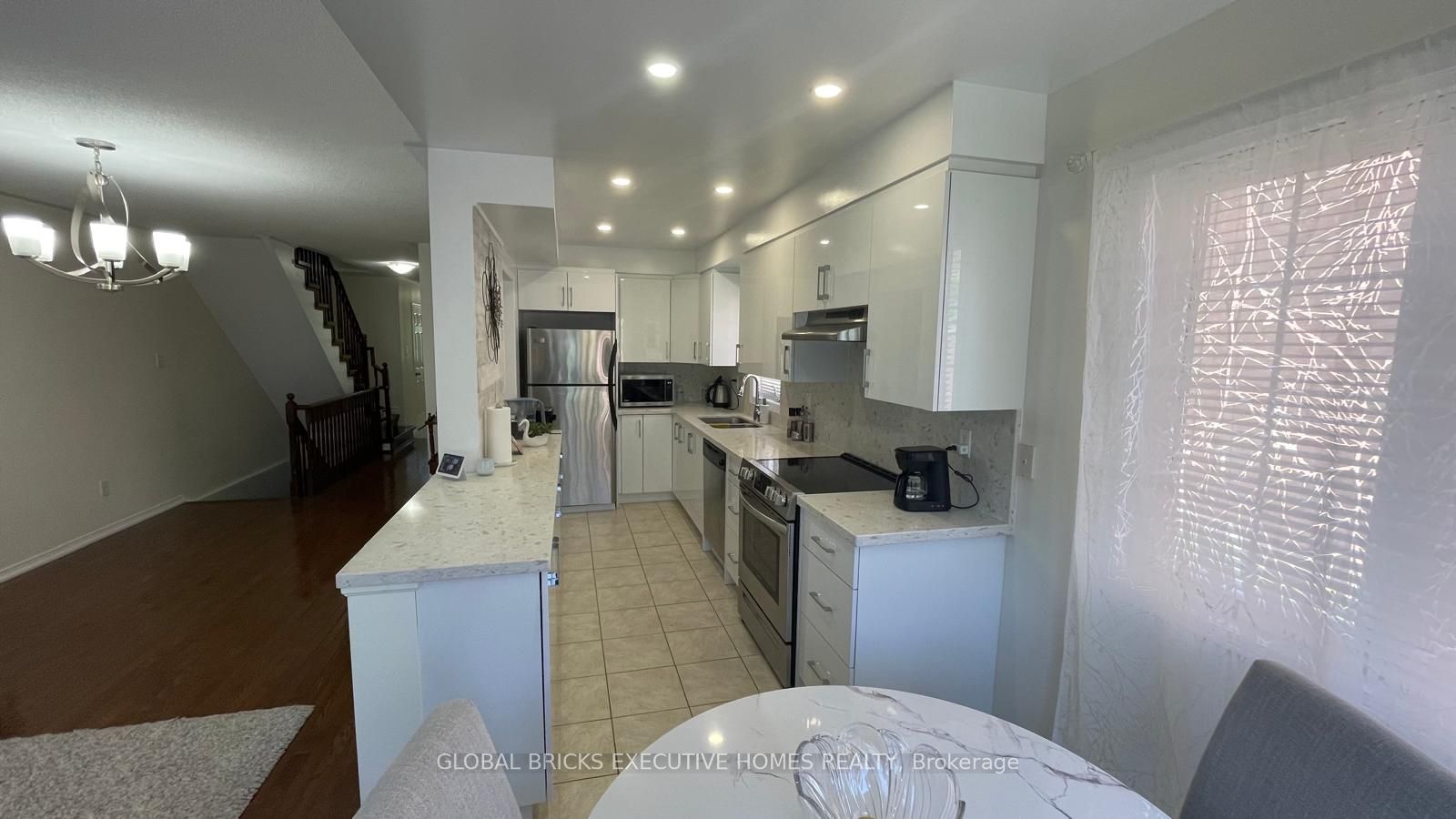 5255 Palmetto Place 11, Mississauga, ON L5M 0H2 photo 2