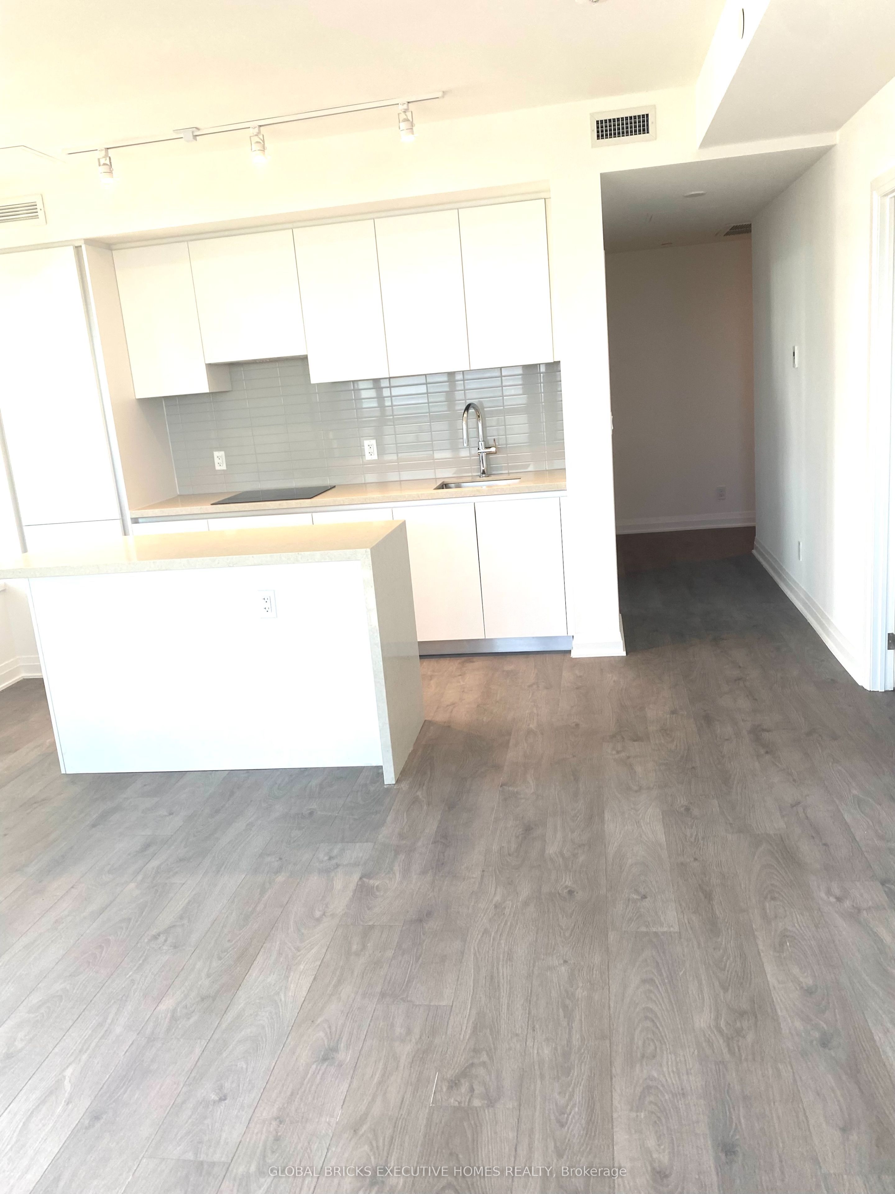 4015 The Exchange Road 1804, Mississauga, ON L5B 0N9 photo 3