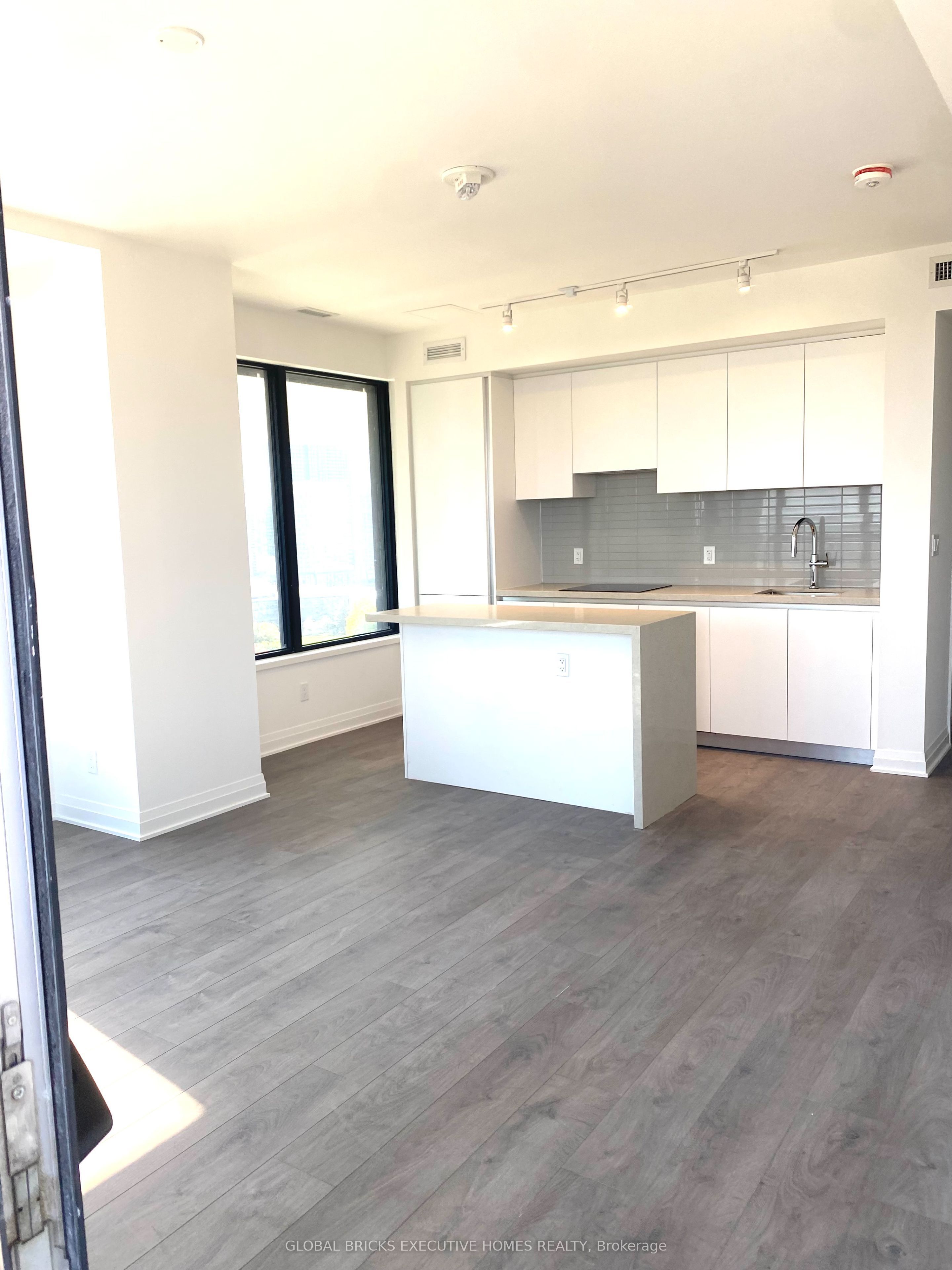 4015 The Exchange Road 1804, Mississauga, ON L5B 0N9 photo 5