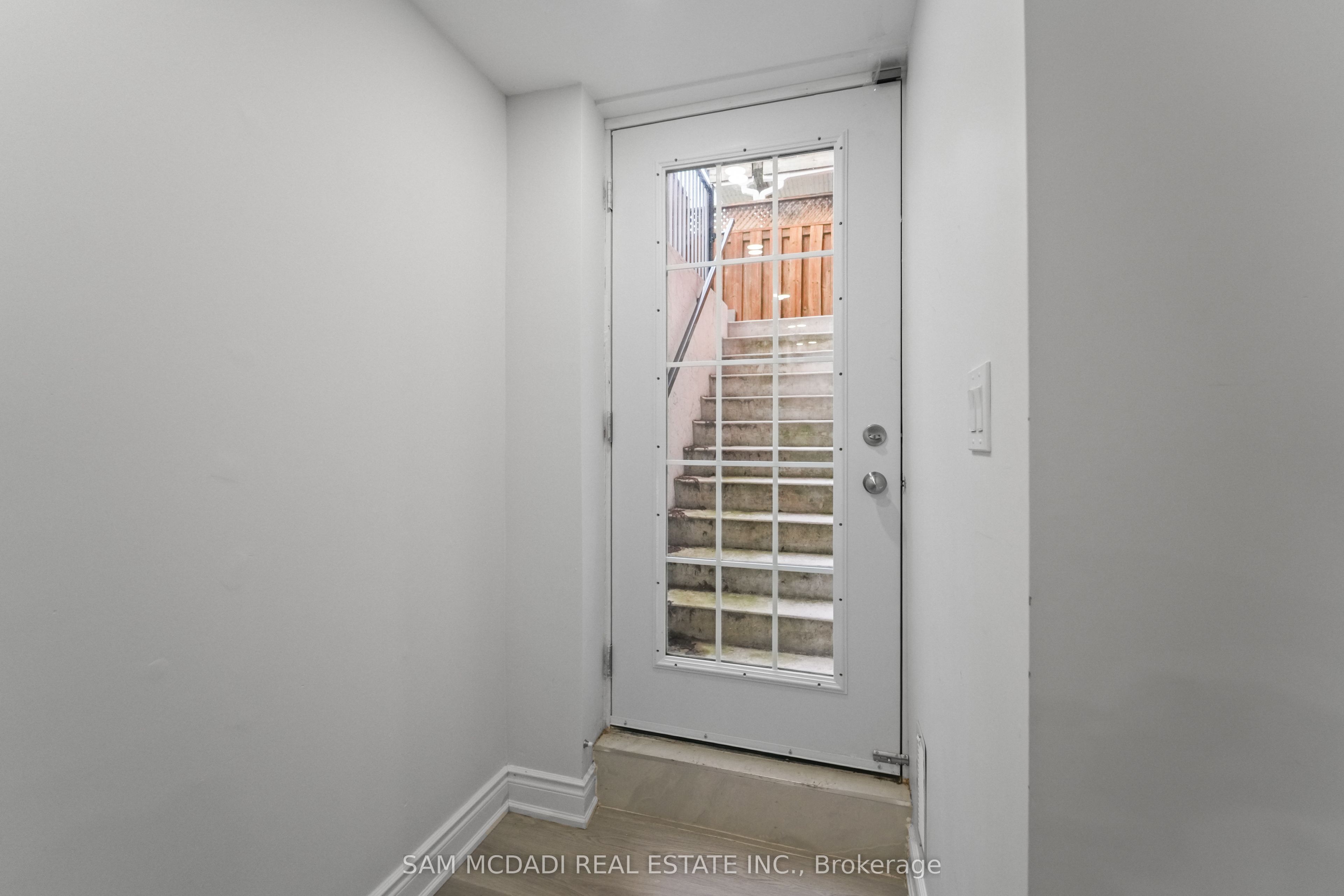 4778 Crystal Rose Drive BSMT, Mississauga, ON L5V 1G9 photo 2
