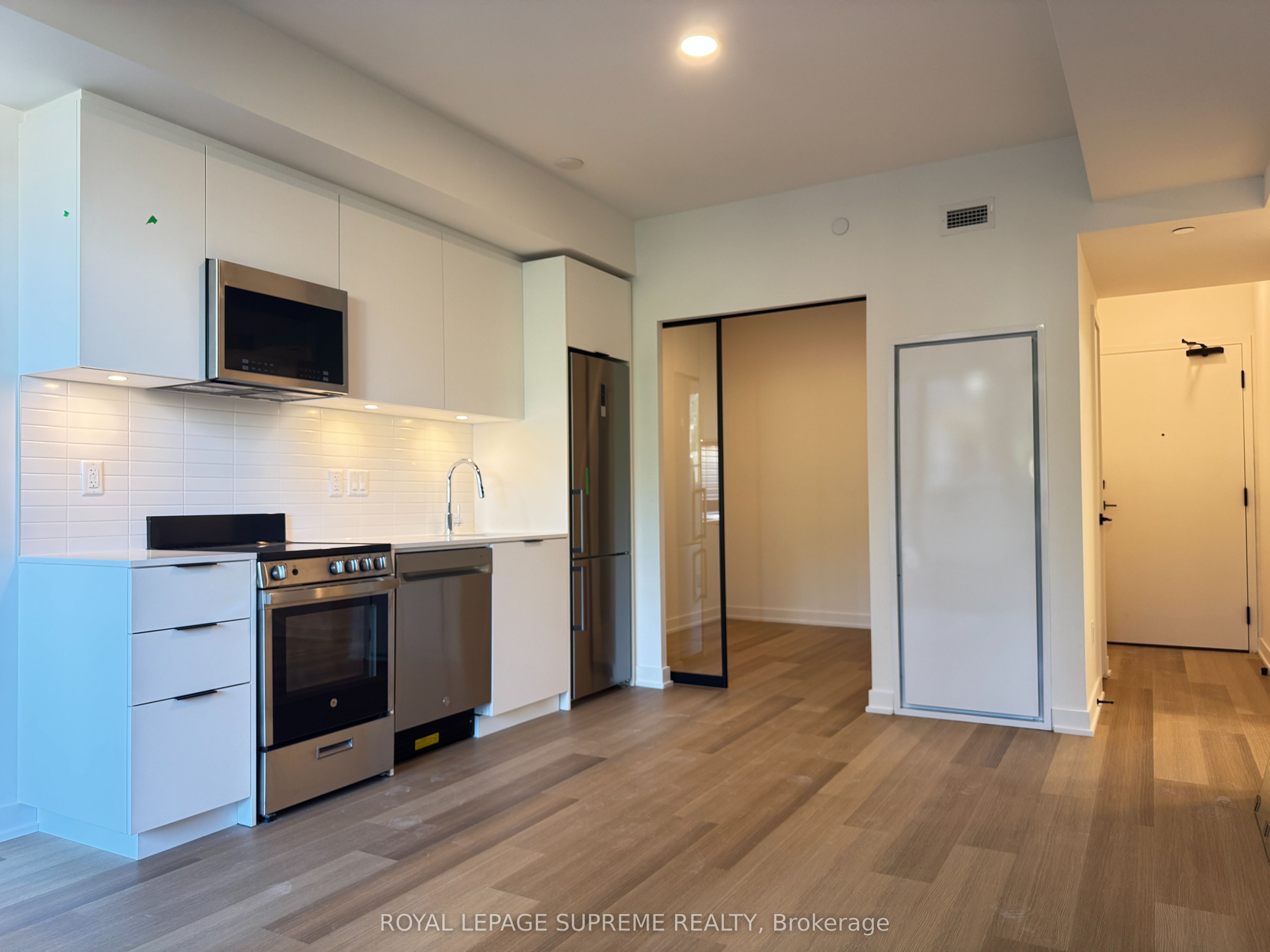 1 Vine Avenue 309, Toronto, ON M6P 0C8 photo 4