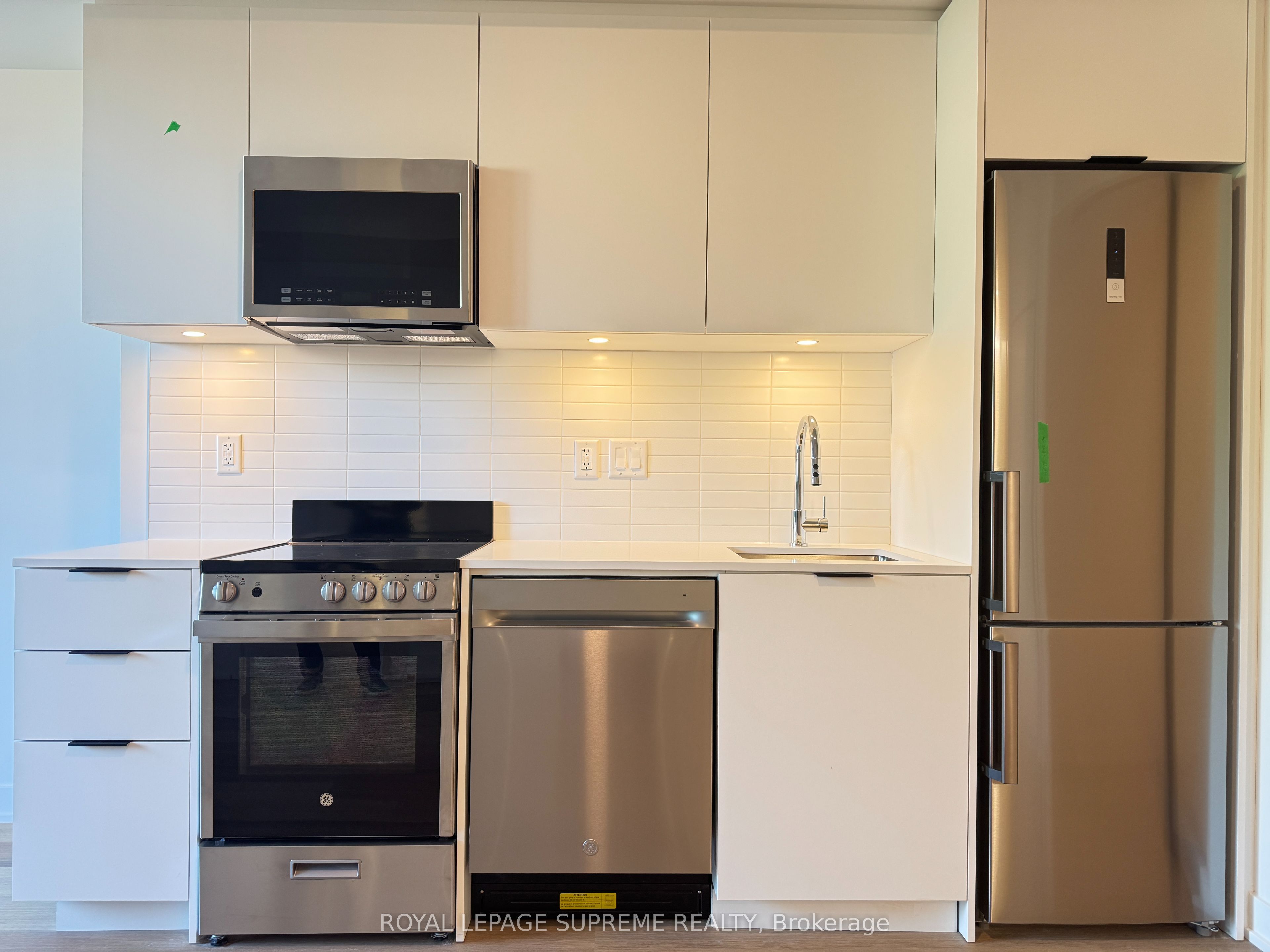 1 Vine Avenue 309, Toronto, ON M6P 0C8 photo 5