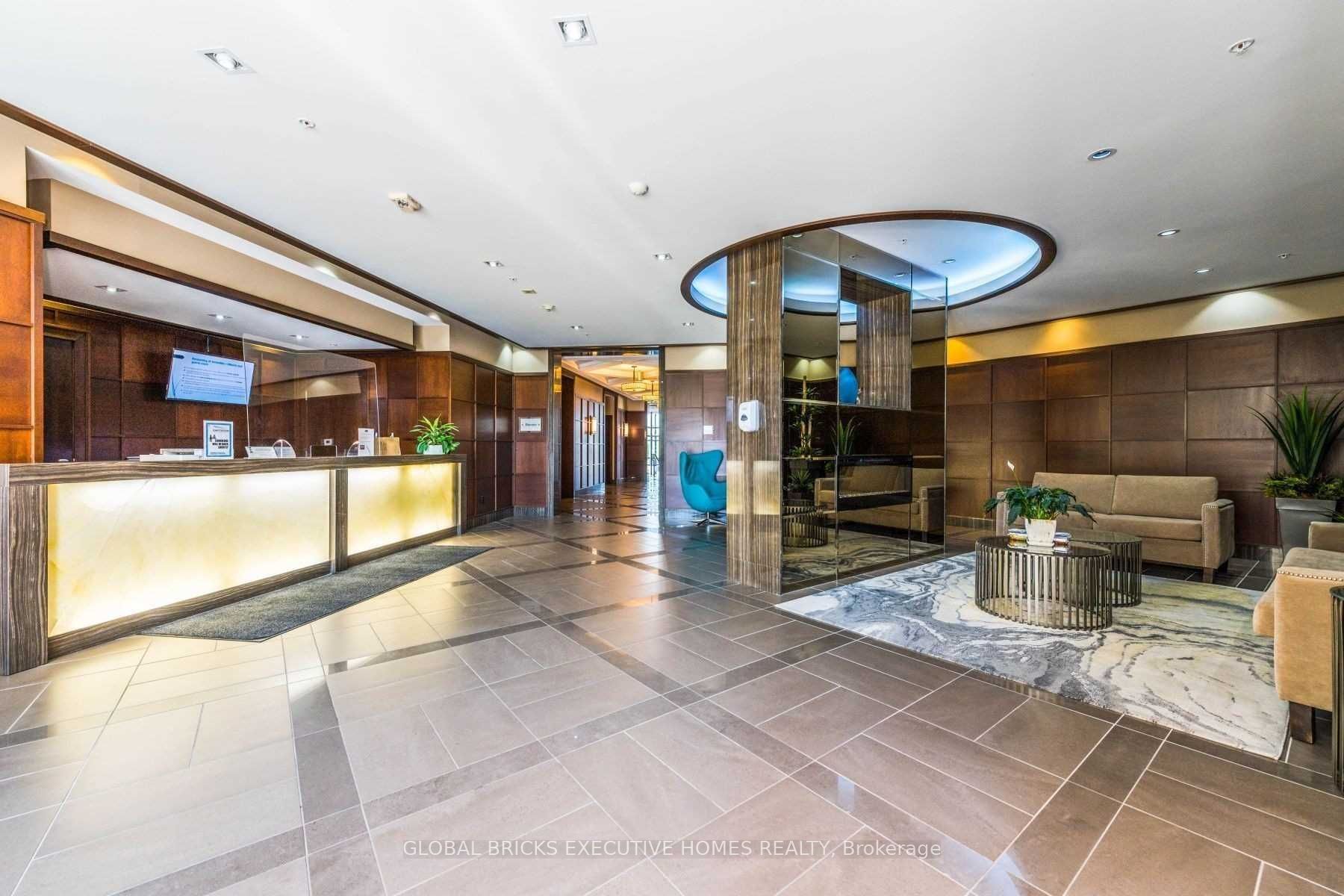 2480 Prince Michael Drive 226, Oakville, ON L6H 0H1 photo 4