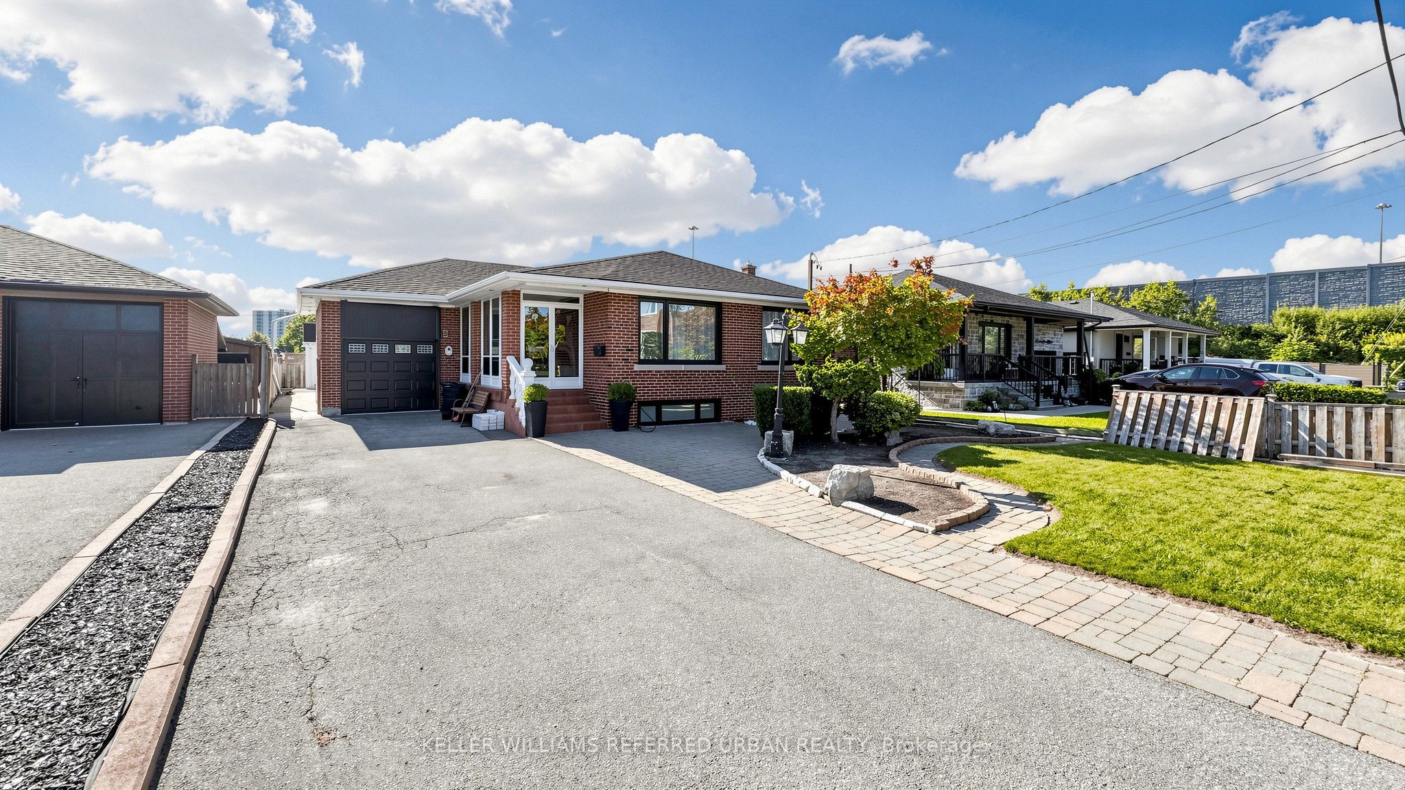 6 Frankfort Avenue Lower, Toronto, ON M6L 2Y2 photo 2