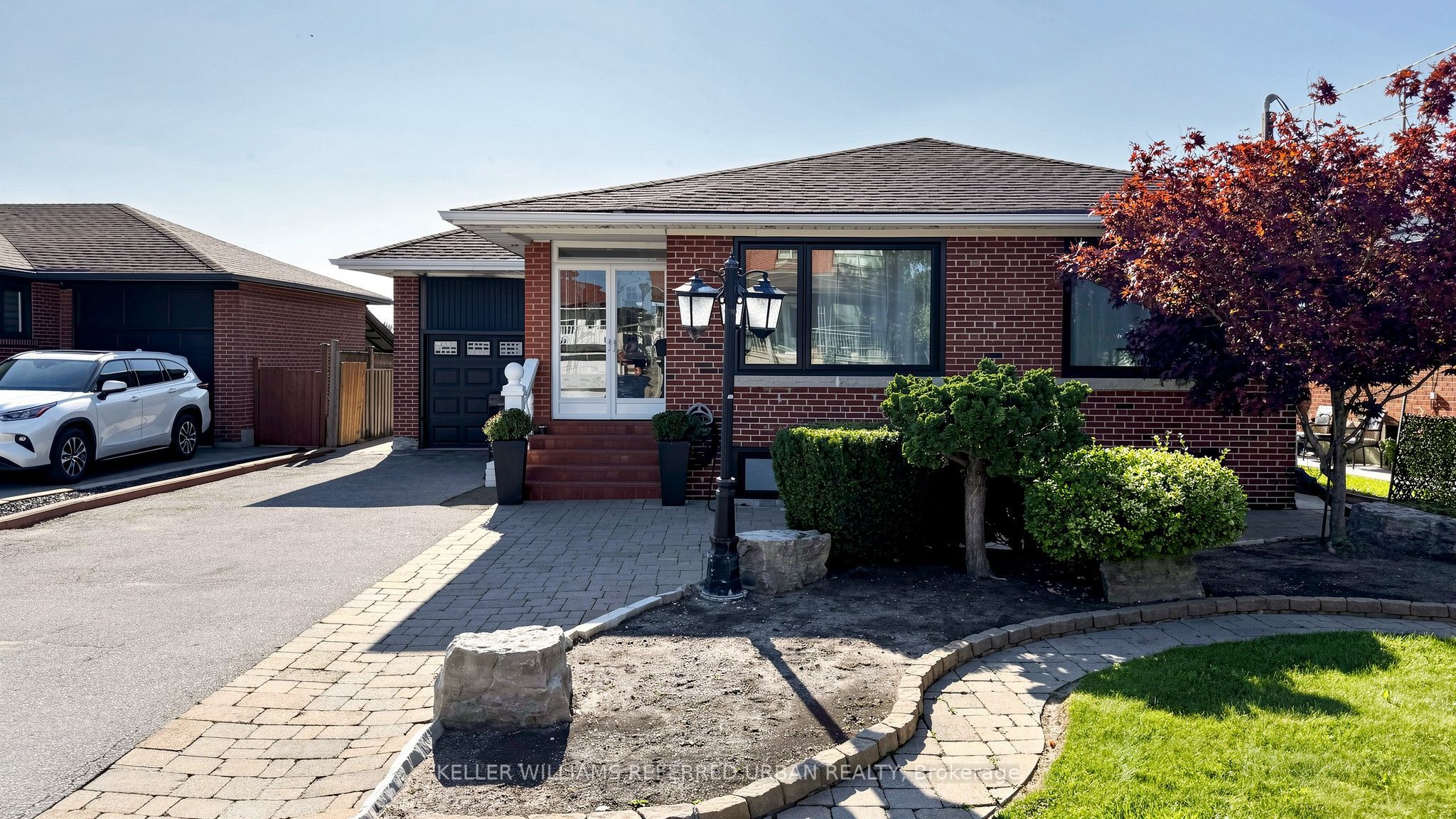 6 Frankfort Avenue Lower, Toronto, ON M6L 2Y2 photo 3