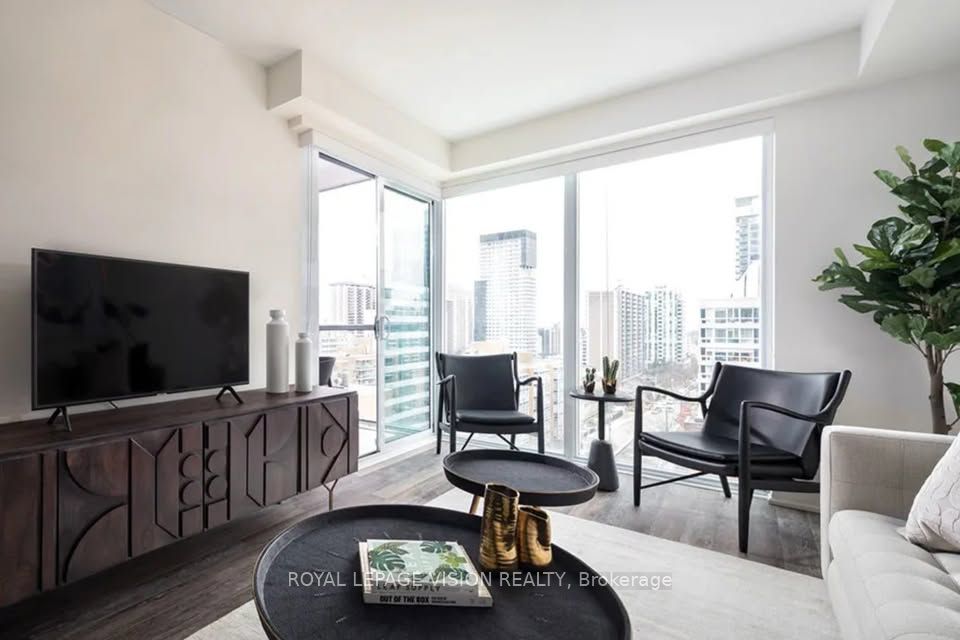 25 Montgomery Avenue 1604, Toronto, ON M8X 1Z6 photo 3