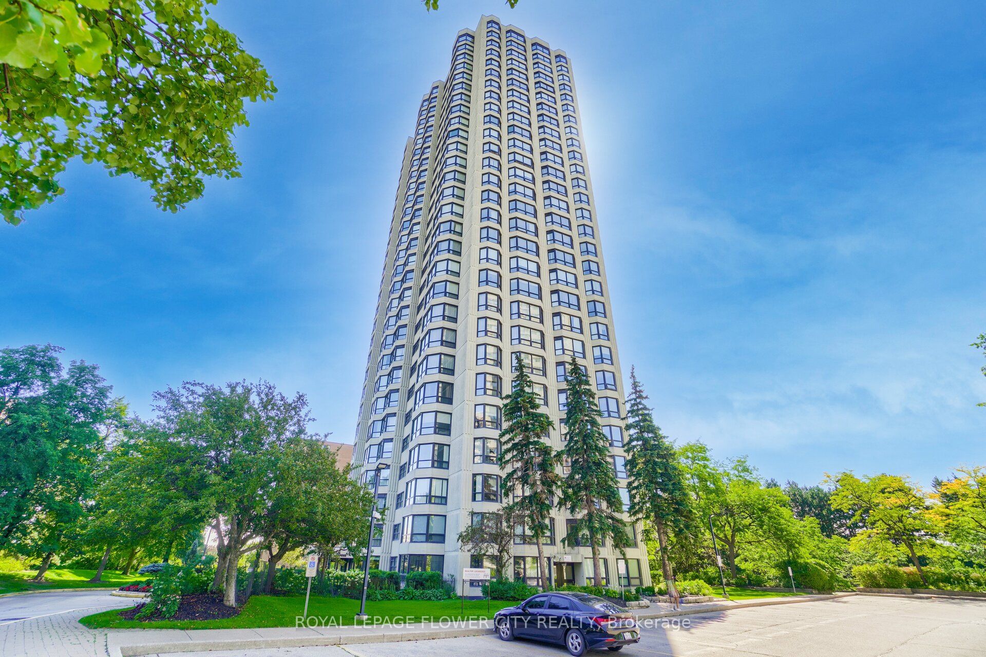 8 Lisa Street 307, Brampton, ON L6T 4S6 photo 3