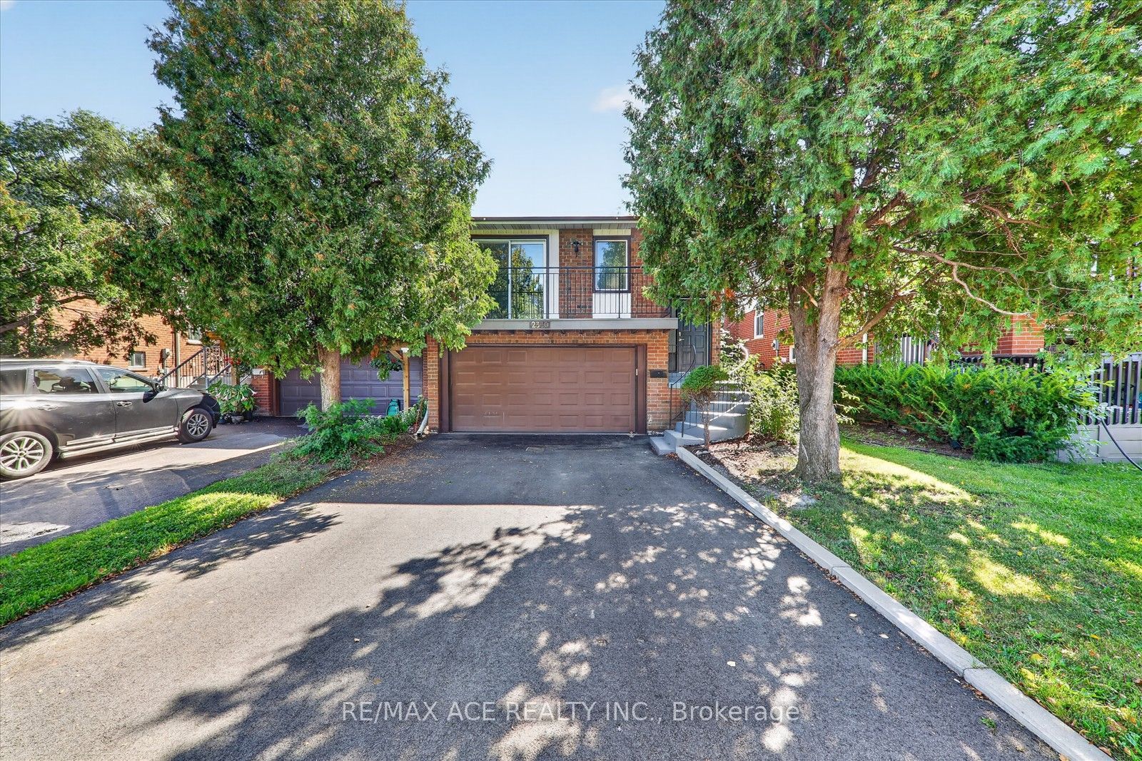 2330 Glastonbury Road S, Burlington, ON L7P 3Y3 photo 2