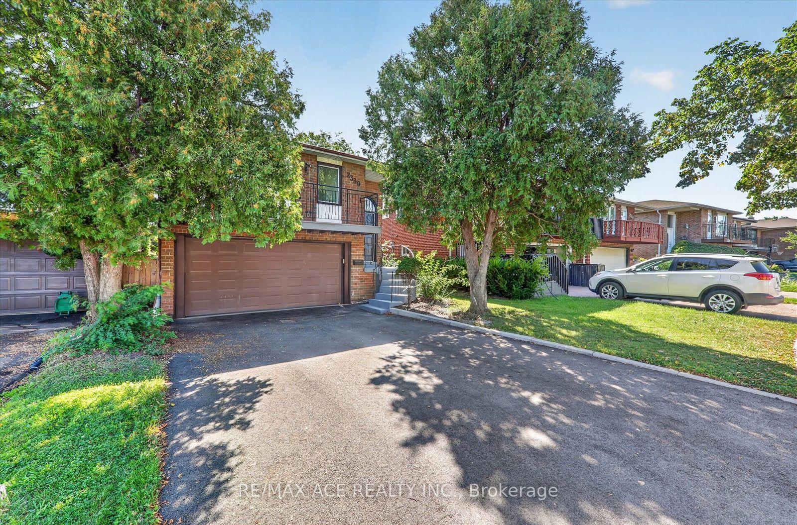 2330 Glastonbury Road S, Burlington, ON L7P 3Y3 photo 3