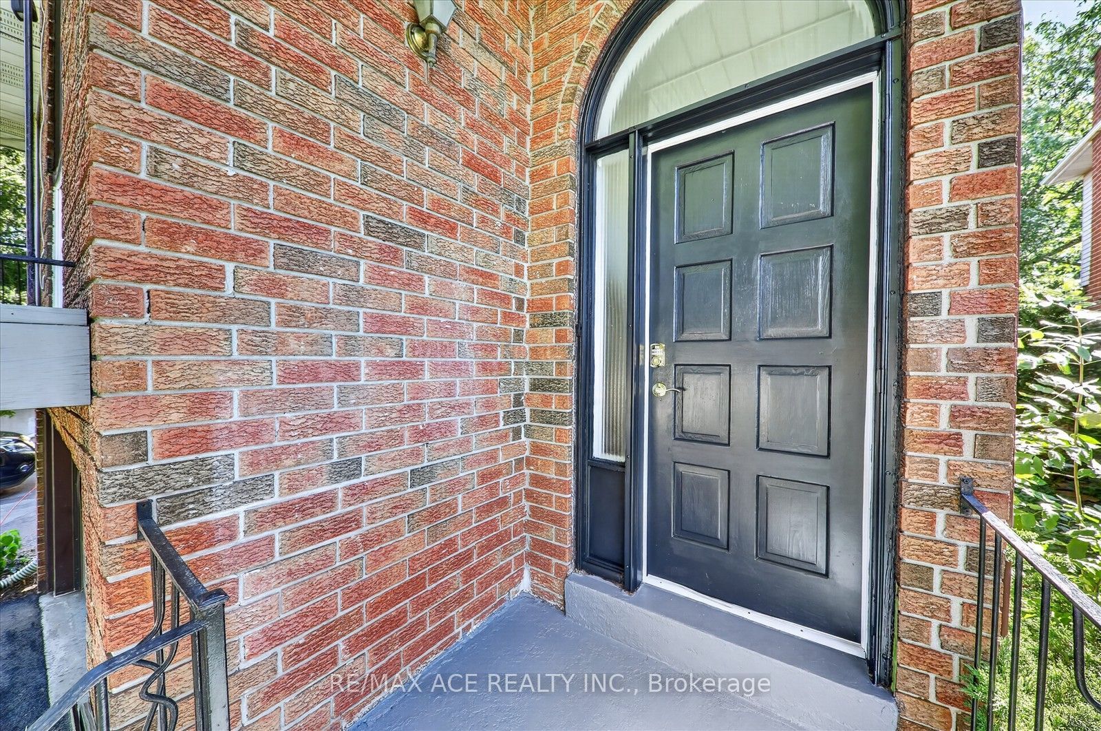 2330 Glastonbury Road S, Burlington, ON L7P 3Y3 photo 5