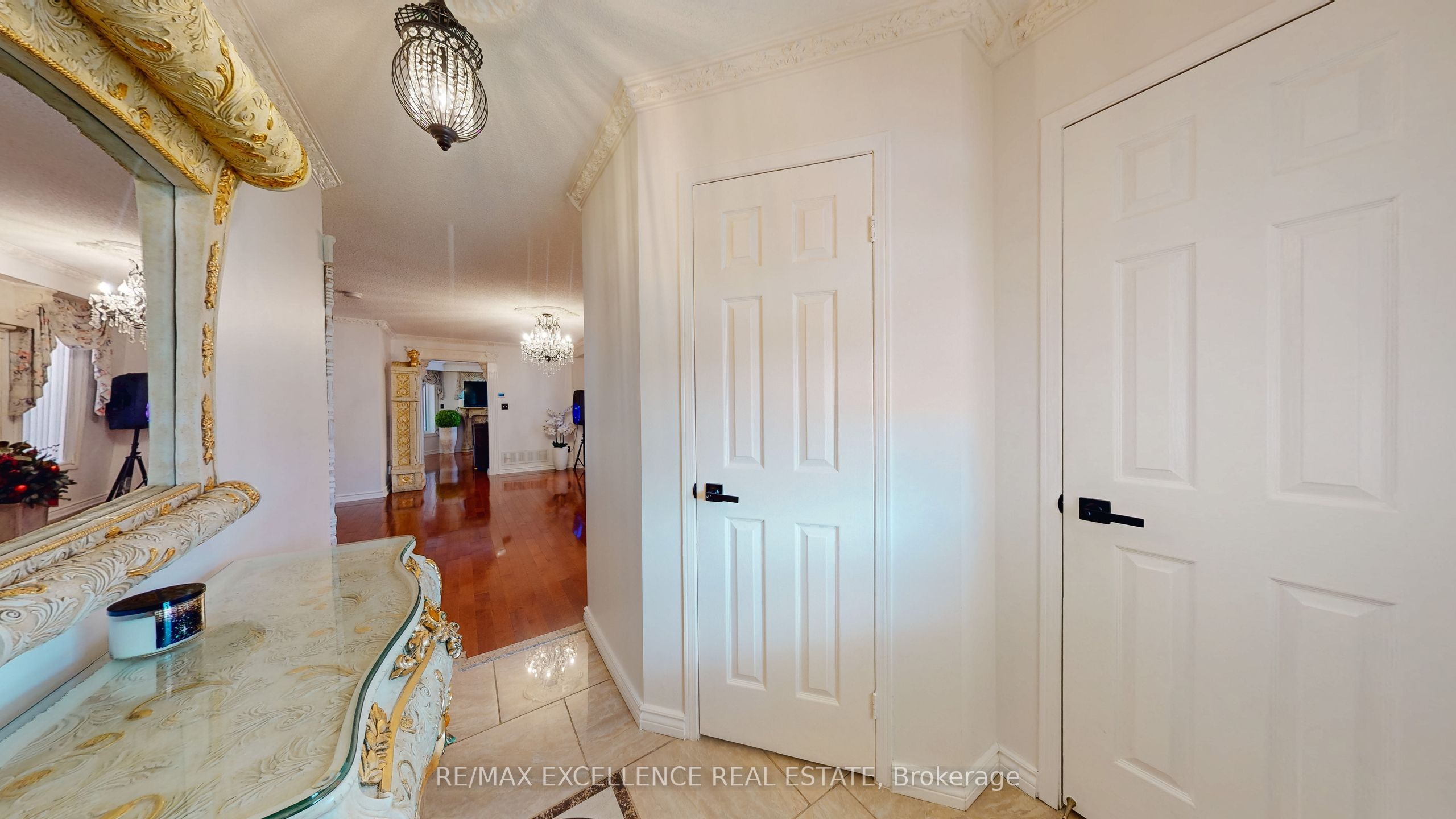 12 Prado Court, Toronto, ON M6B 4L2 photo 5