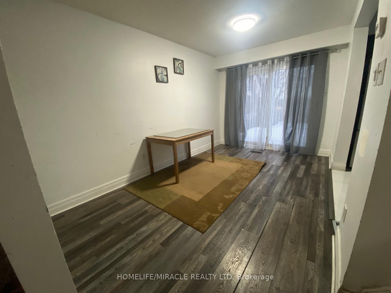 127 Fanshawe Drive, Brampton, ON L6Z 1A8 photo 3
