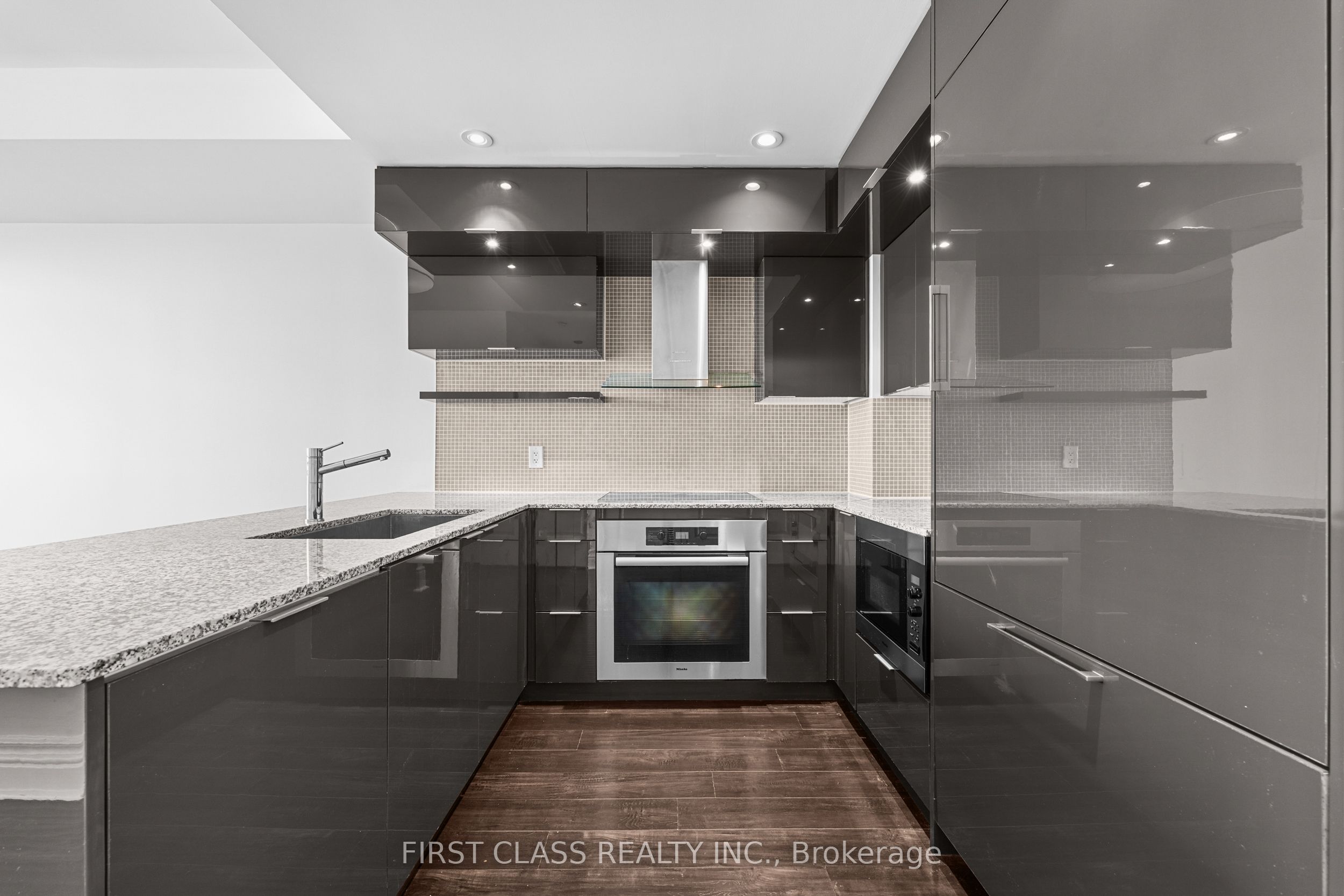 16 Brookers Lane PH3, Toronto, ON M8V 0A5 photo 2